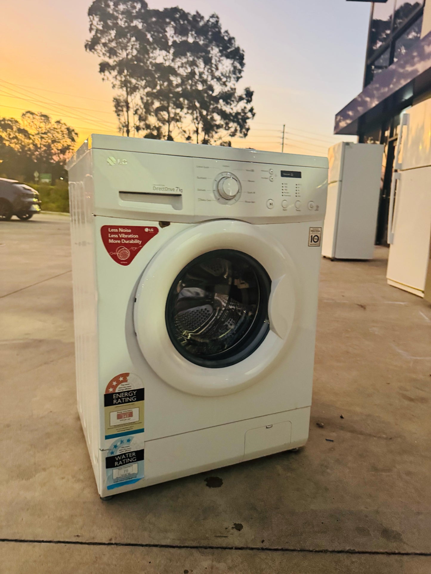 **LG 7KGS FRONT LOADER WASHING MACHINE** FREE DELIVERY
