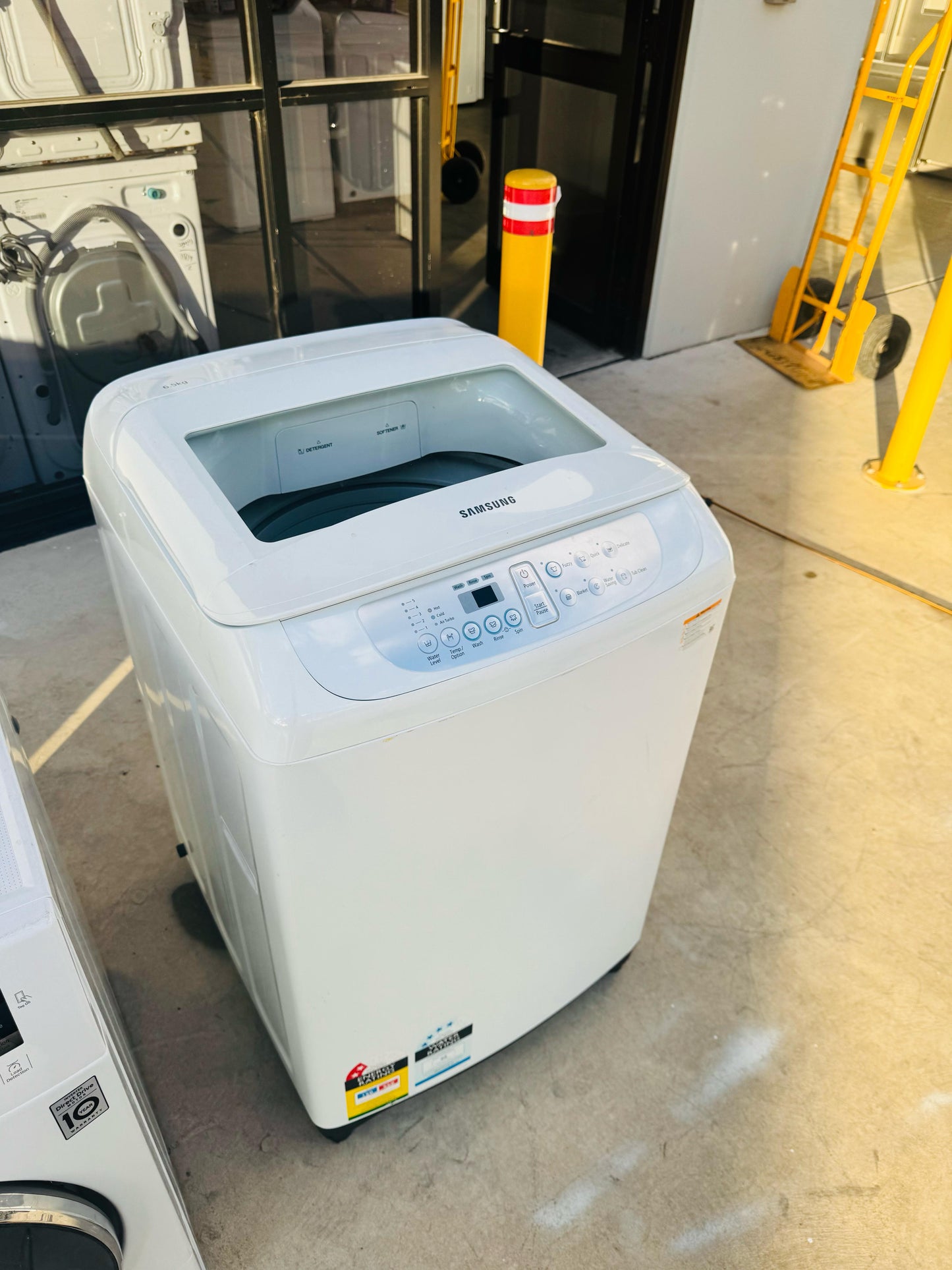 SAMSUNG 270 LITRES FRIDGE FREEZER & 6.5 KGS TOP LOADER WASHING MACHINE COMBO PACKAGE DEAL