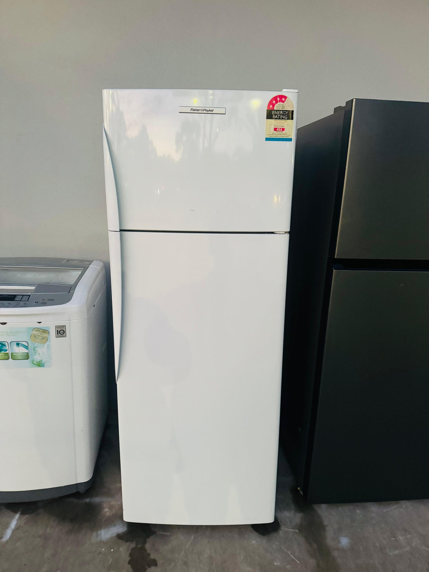 FISHER AND PAYKEL 411 LITRES FRIDGE FREEZER