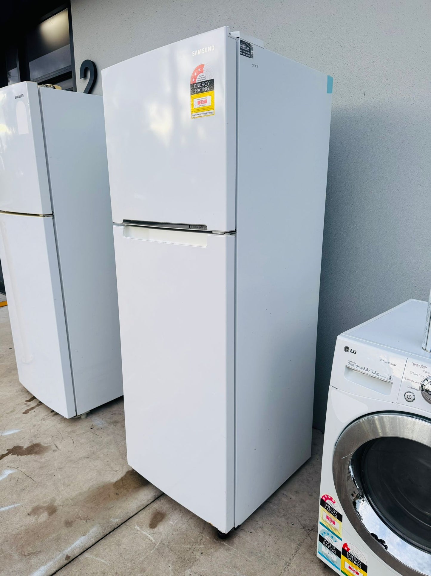 SAMSUNG 341 LITRES FRIDGE FREEZER
