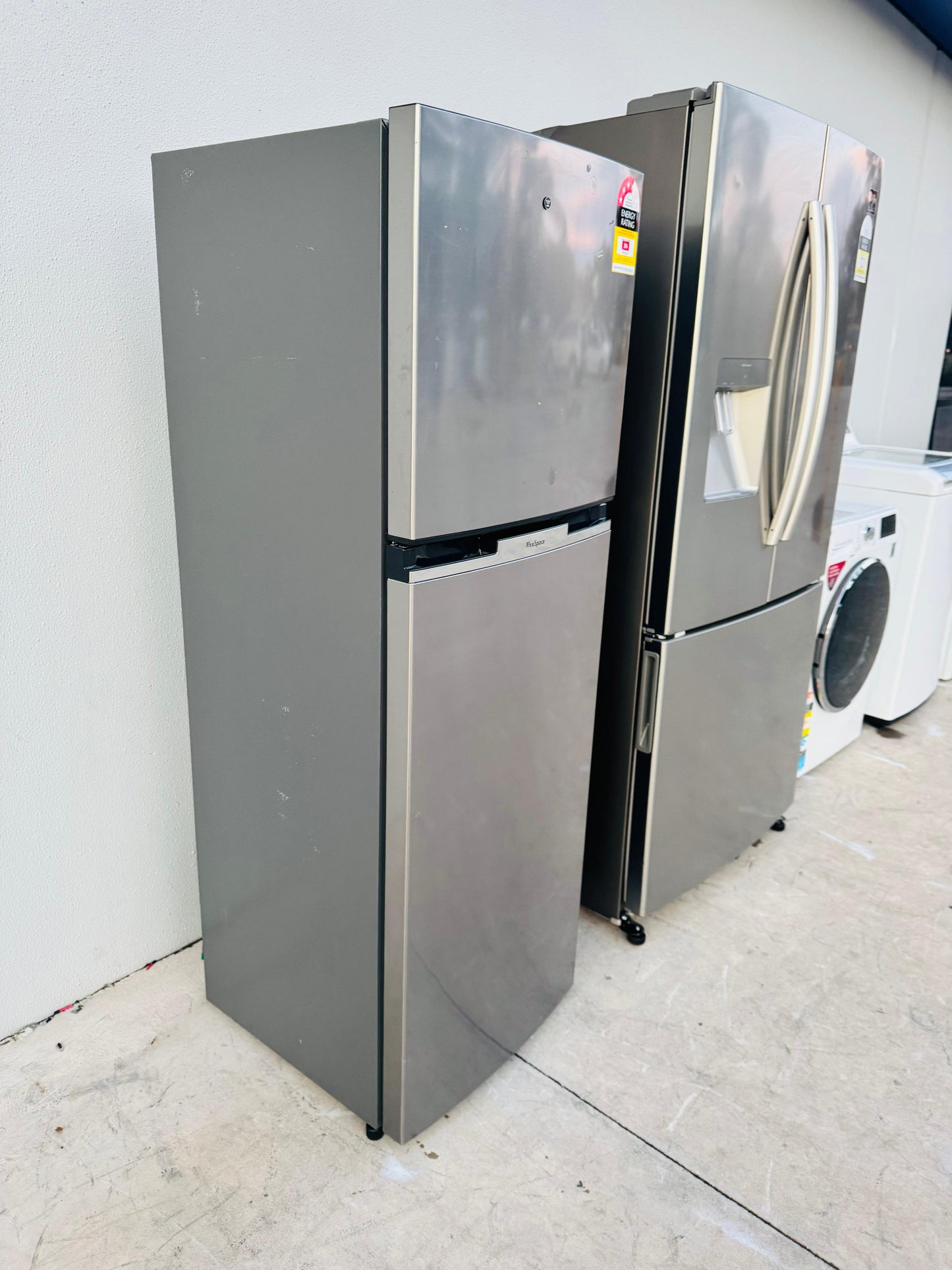 WESTING HOUSE 276 LITRES FRIDGE FREEZER