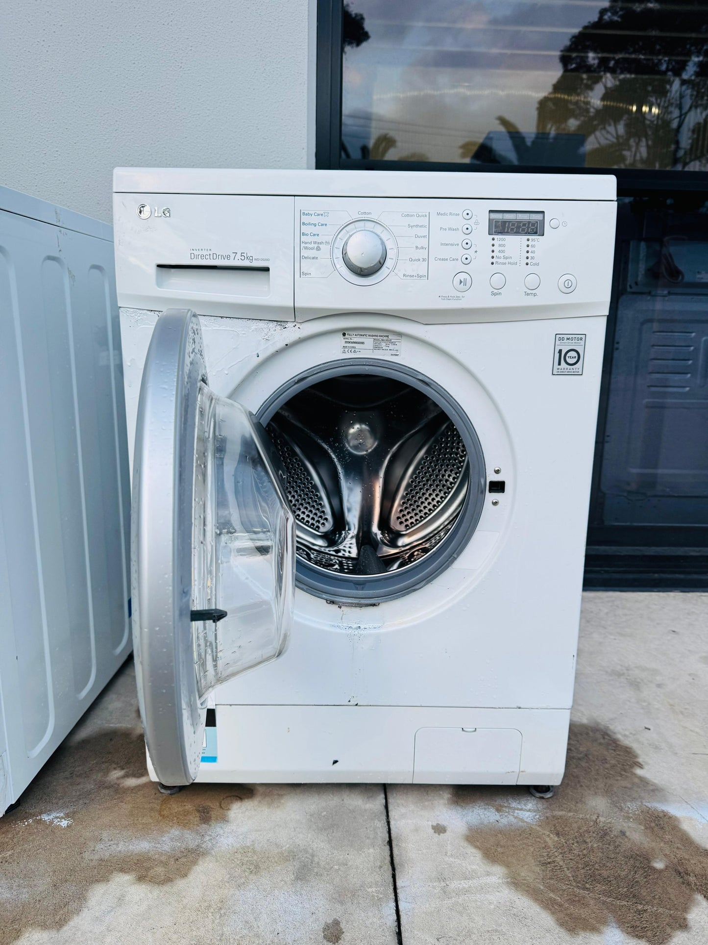 LG 7.5KGS FRONT LOADER WASHING MACHINE