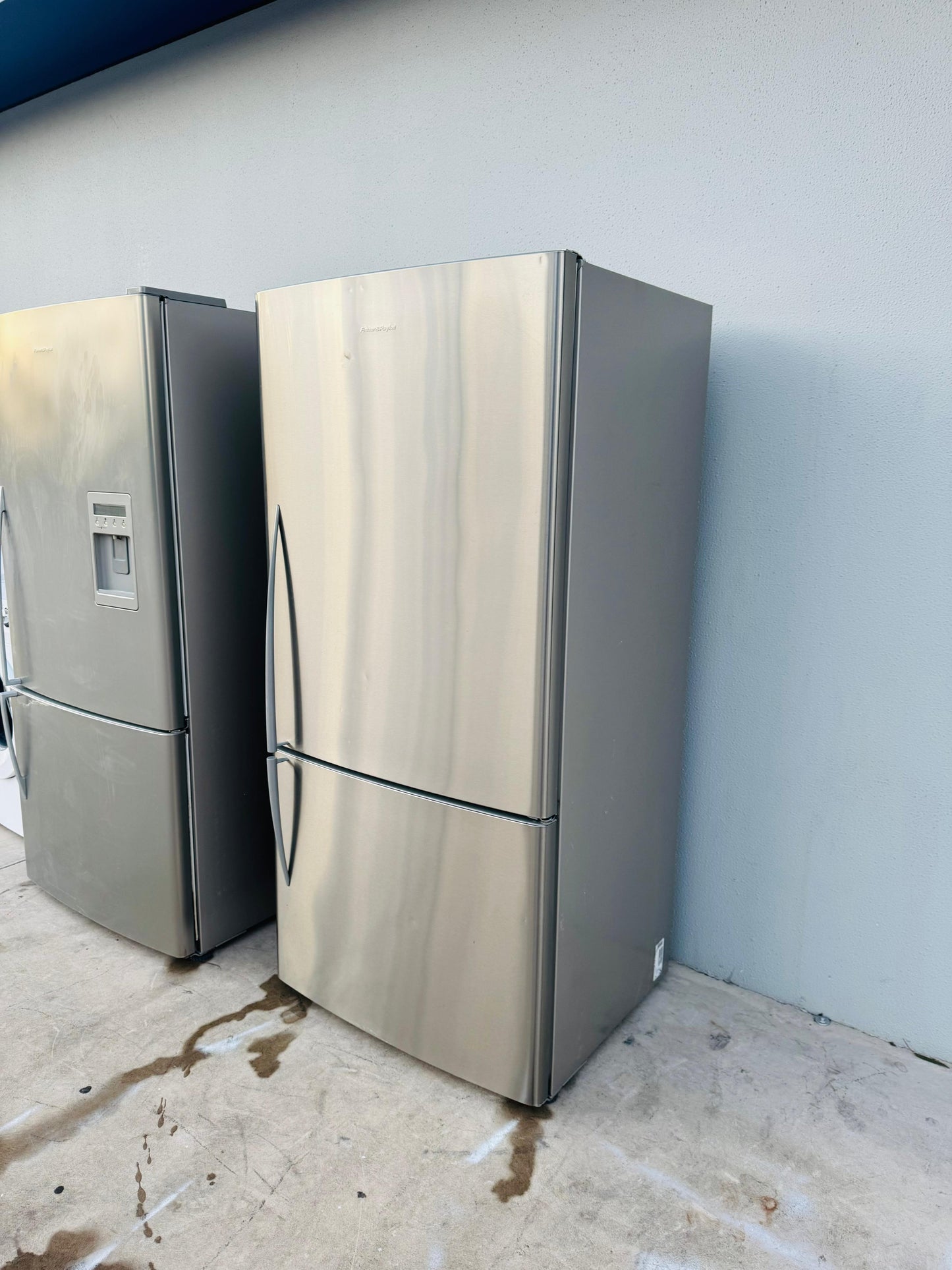 FISHER AND PAYKEL 519 LITRES FRIDGE FREEZER