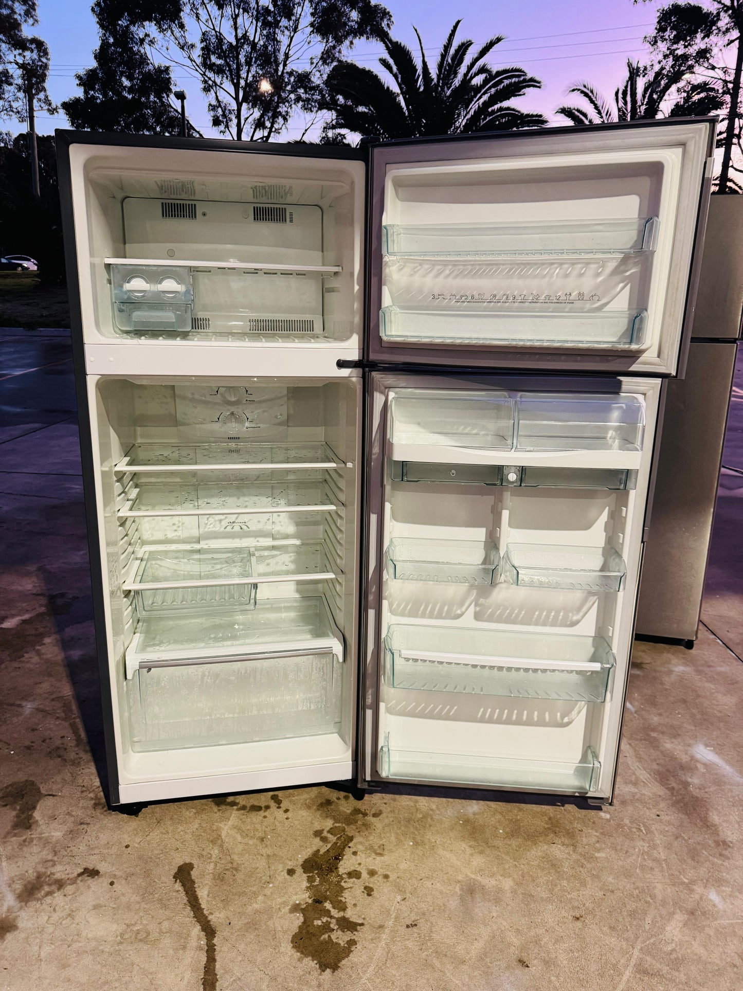WESTING HOUSE 390 LITRES FRIDGE FREEZER