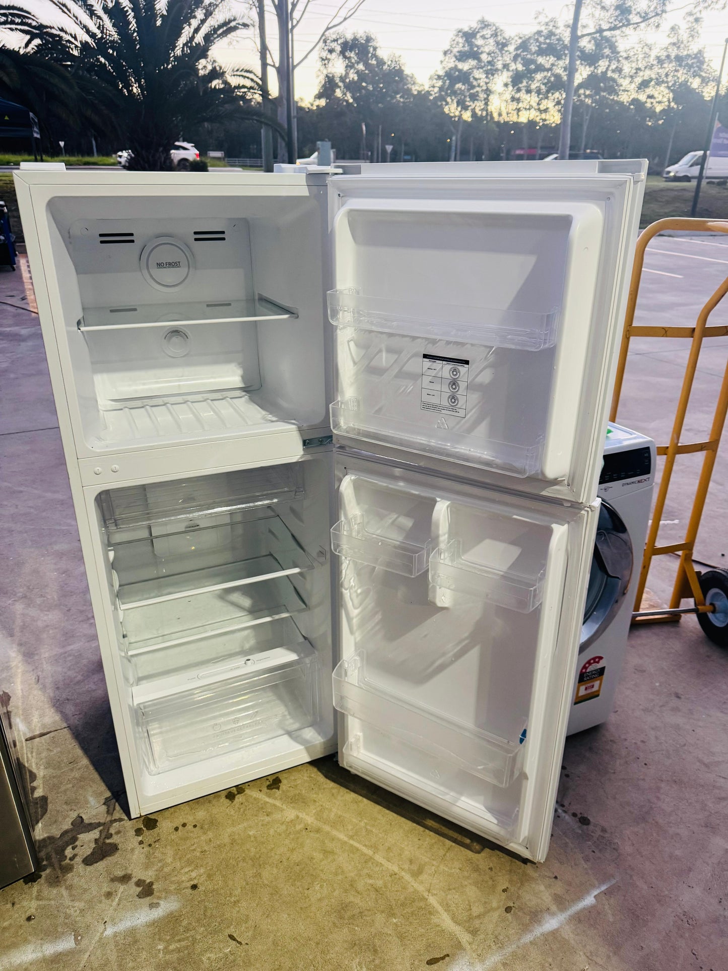 HAIER 220 LITRES FRIDGE FREEZER
