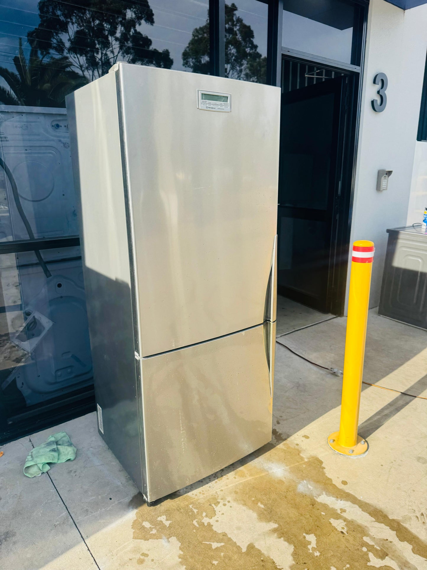 WESTINGHOUSE 380 LITRES FRIDGE FREEZER