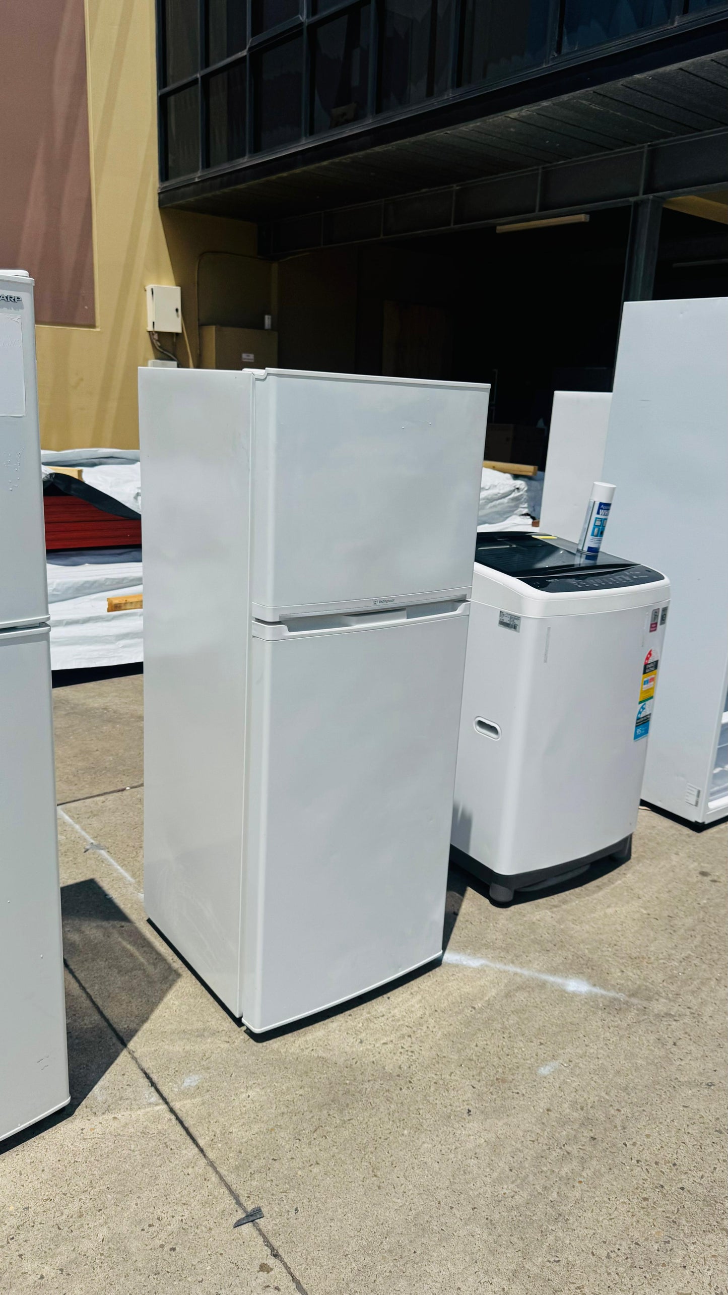 WESTINGHOUSE 230 LITRES FRIDGE FREEZER