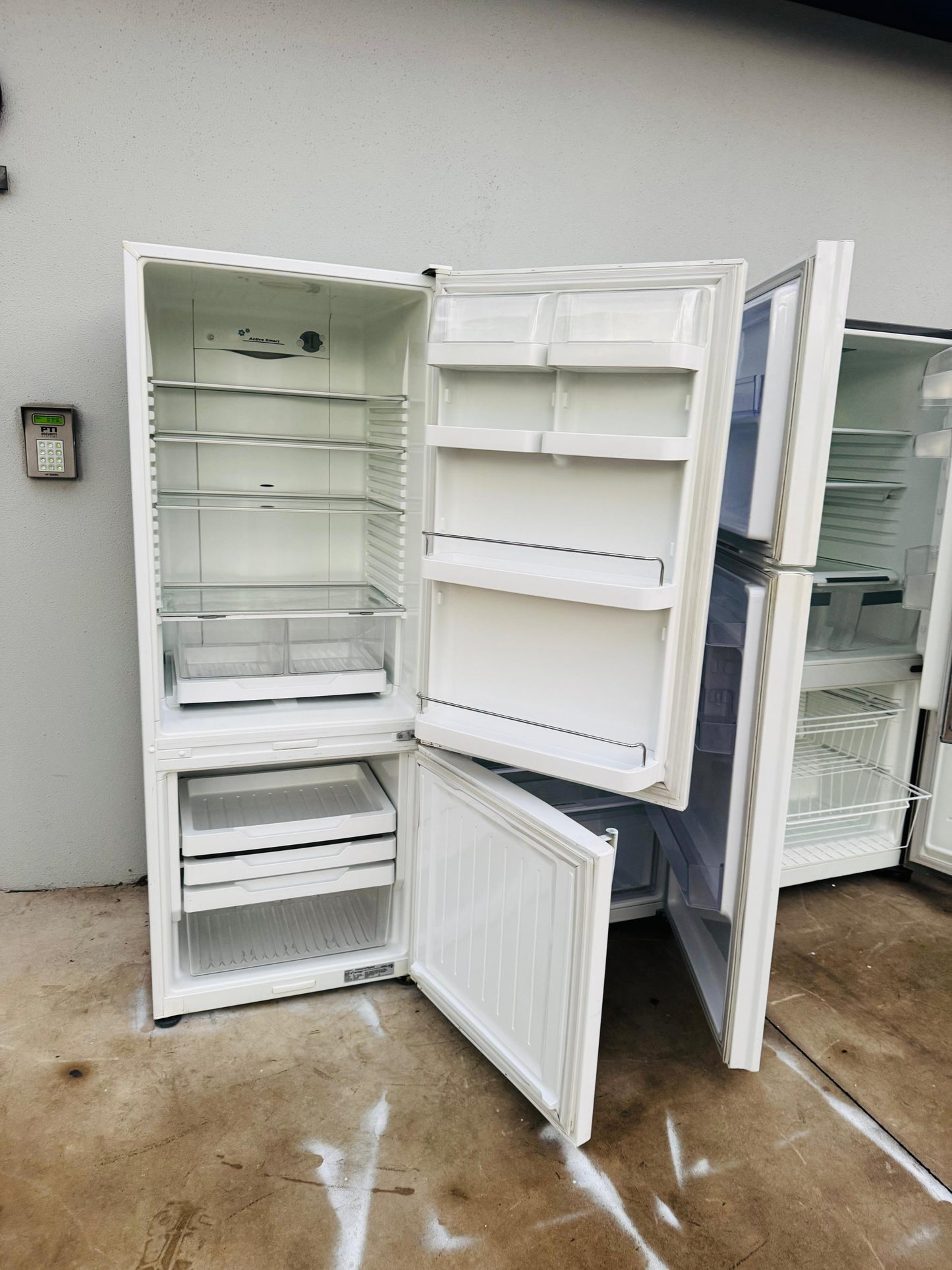 FISHER AND PAYKEL 403 LITRES FRIDGE FREEZER