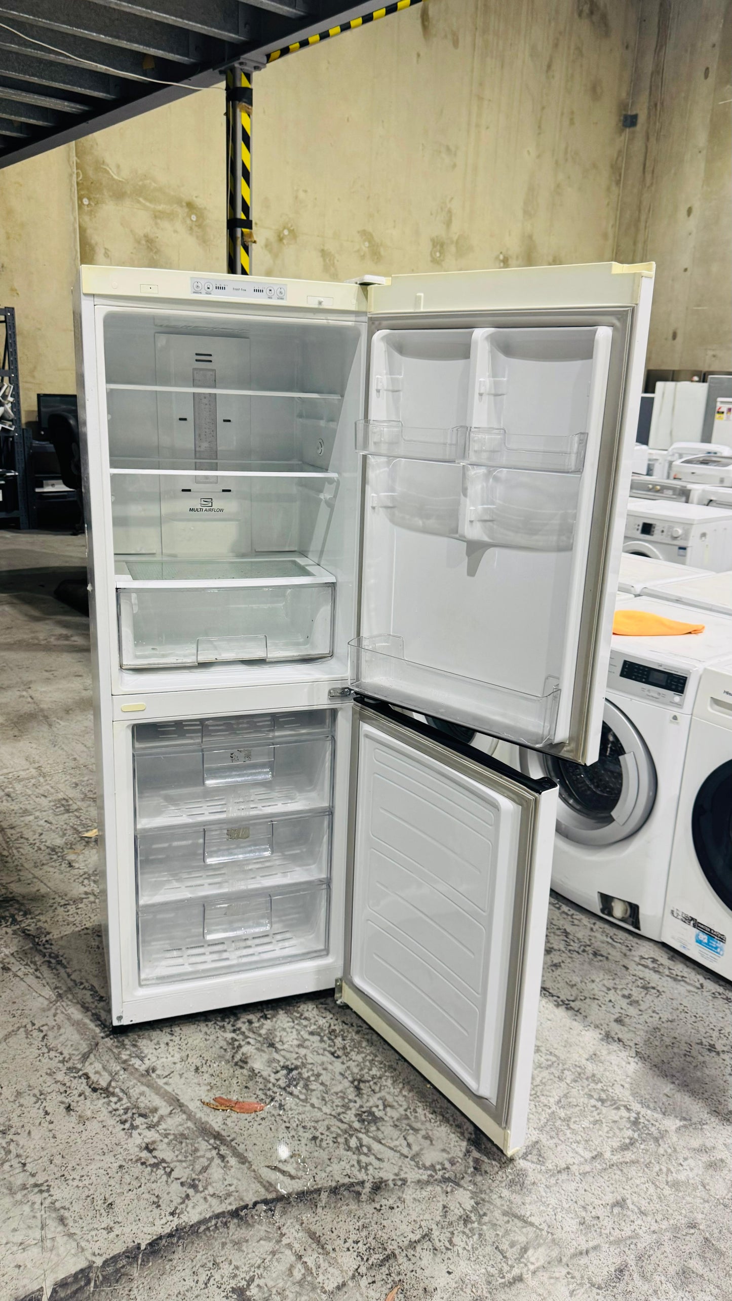 LG 306 LITRES FRIDGE FREEZER