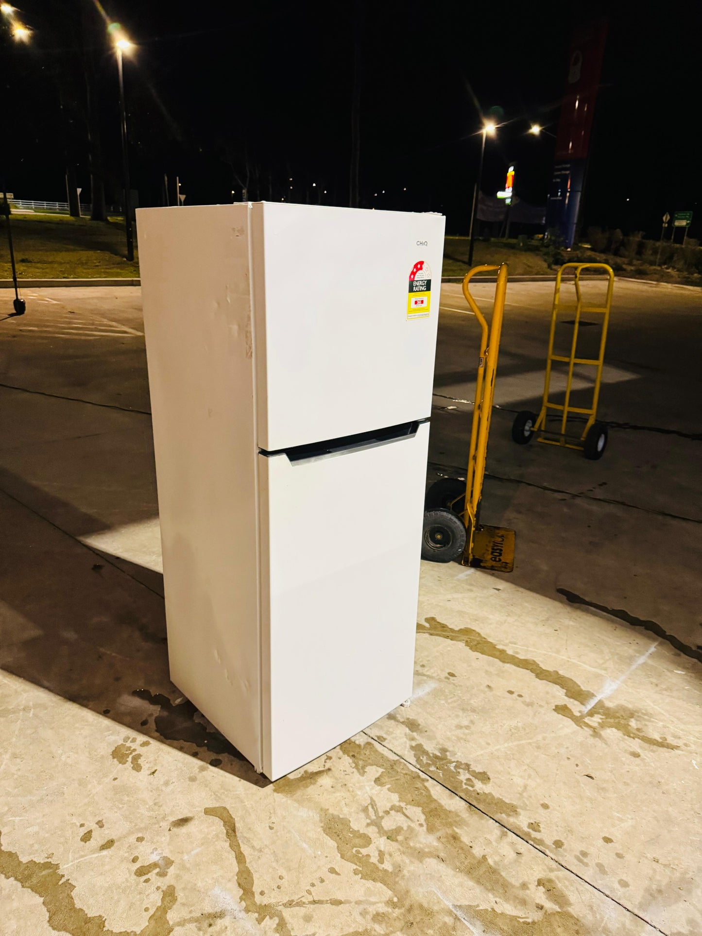 CHIQ 216 LITRES FRIDGE FREEZER