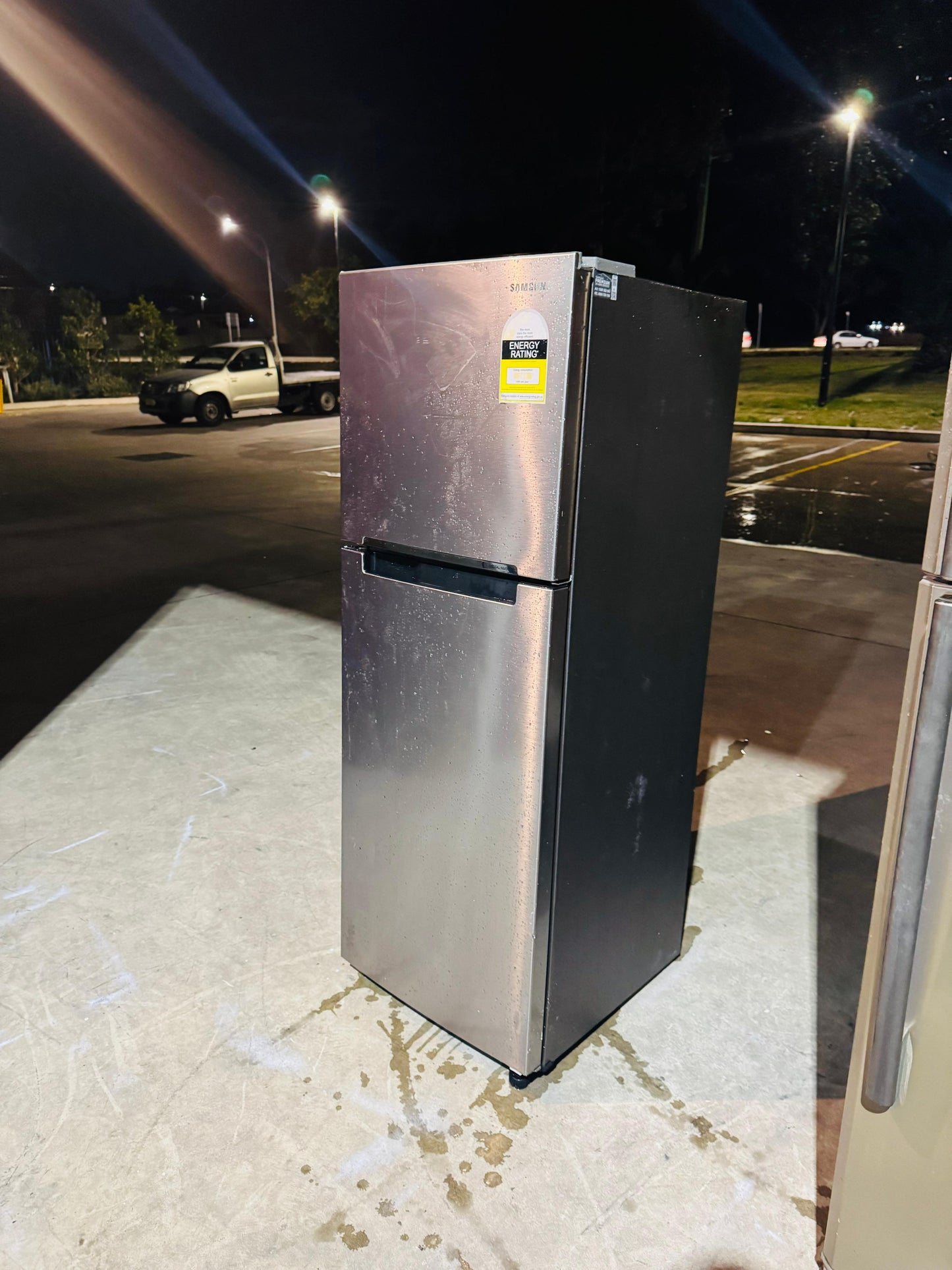 SAMSUNG 255 LITRES FRIDGE FREEZER