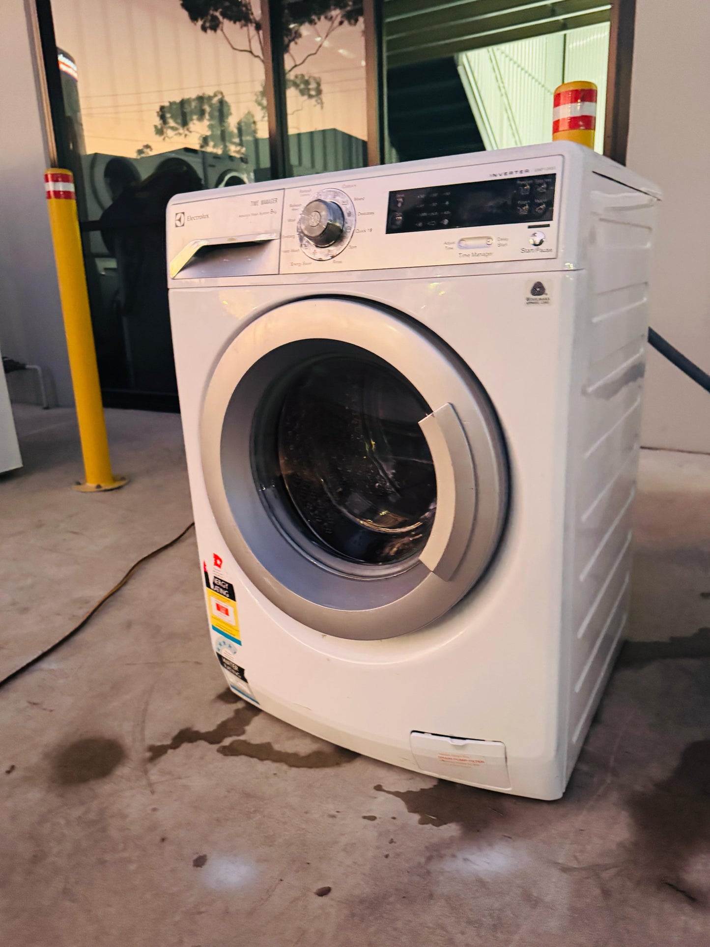 **ELECTROLUX 8KGS FRONT LOADER WASHING MACHINE** FREE DELIVERY