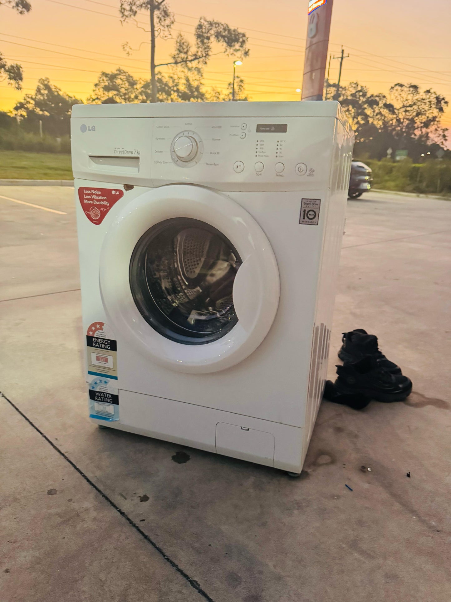 **LG 7KGS FRONT LOADER WASHING MACHINE** FREE DELIVERY