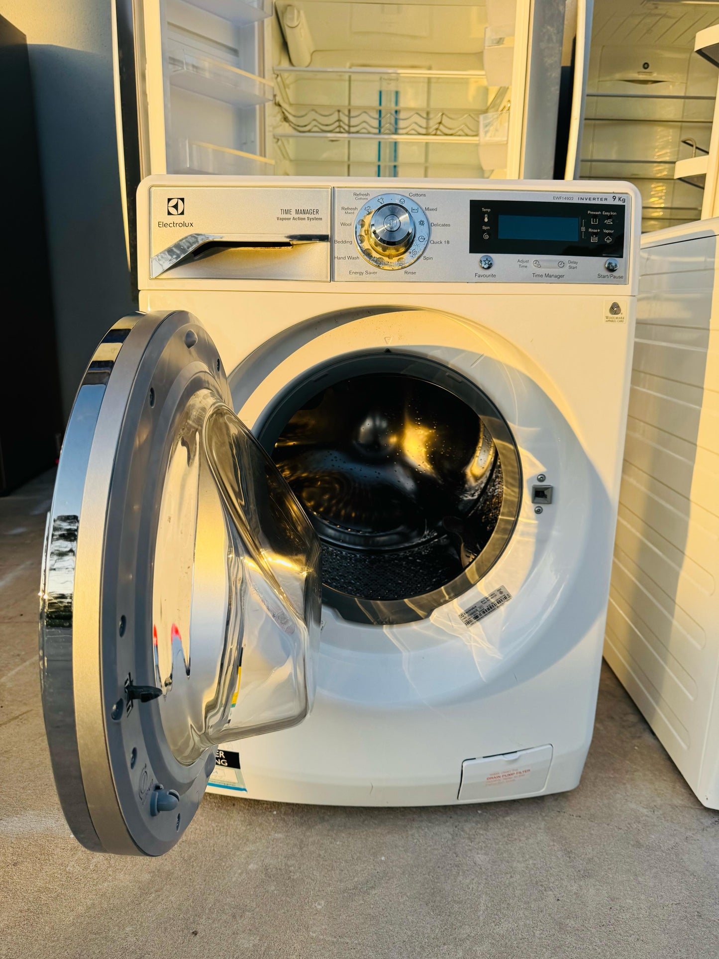 **ELECTROLUX 9KGS FRONT LOADER WASHING MACHINE** FREE DELIVERY
