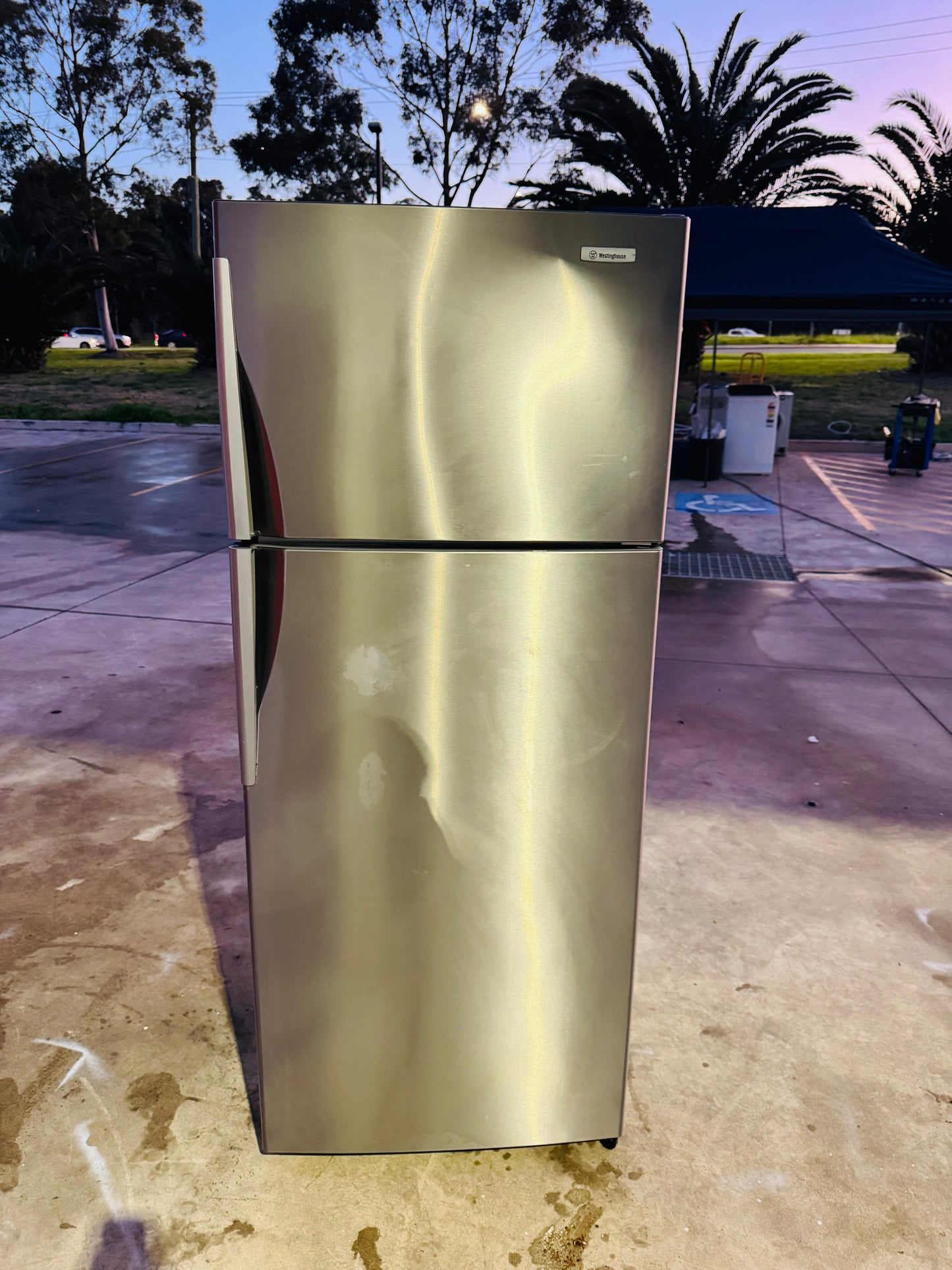WESTING HOUSE 390 LITRES FRIDGE FREEZER