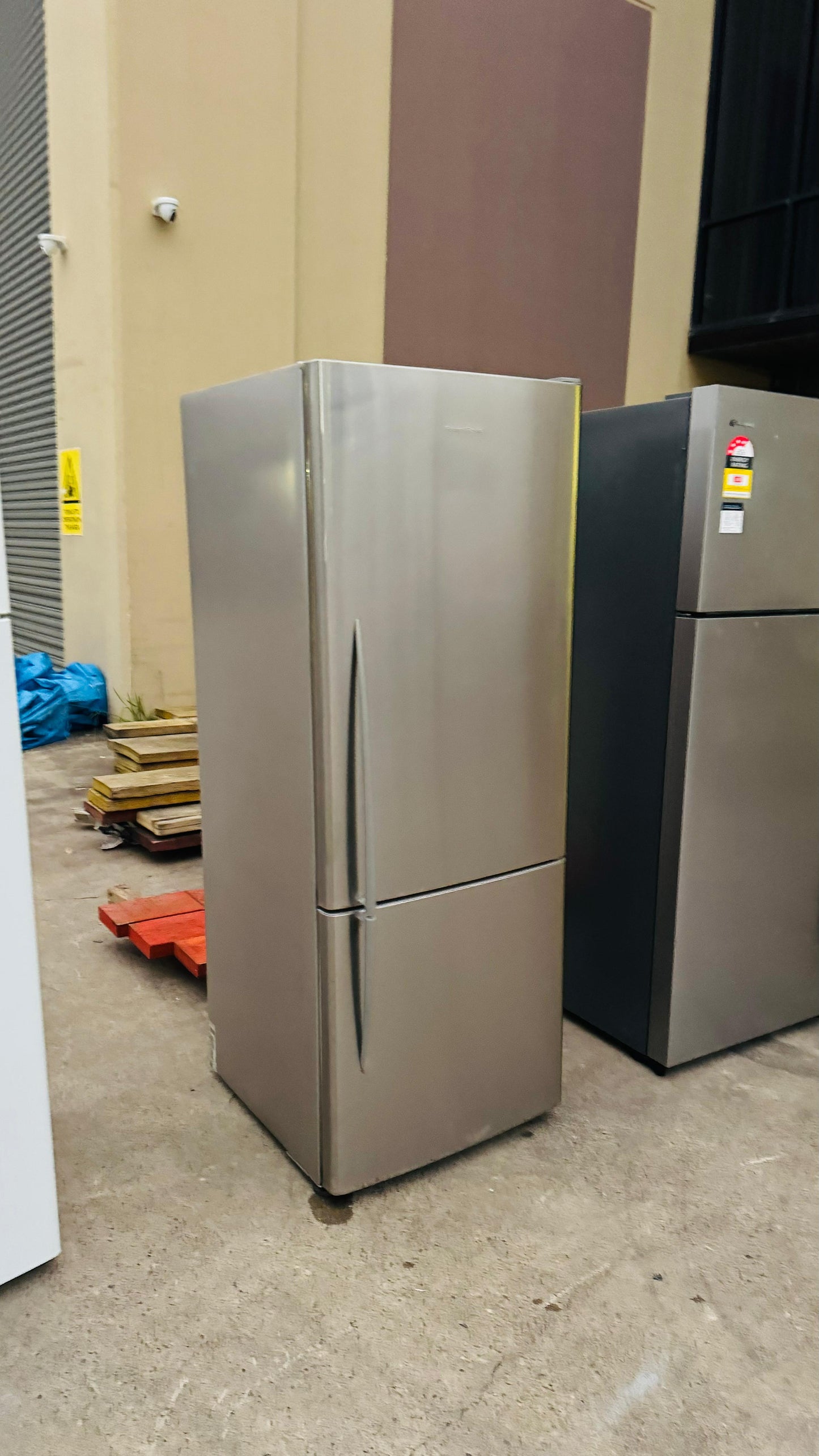 FISHER AND PAYKEL 403 LITRES FRIDGE FREEZER