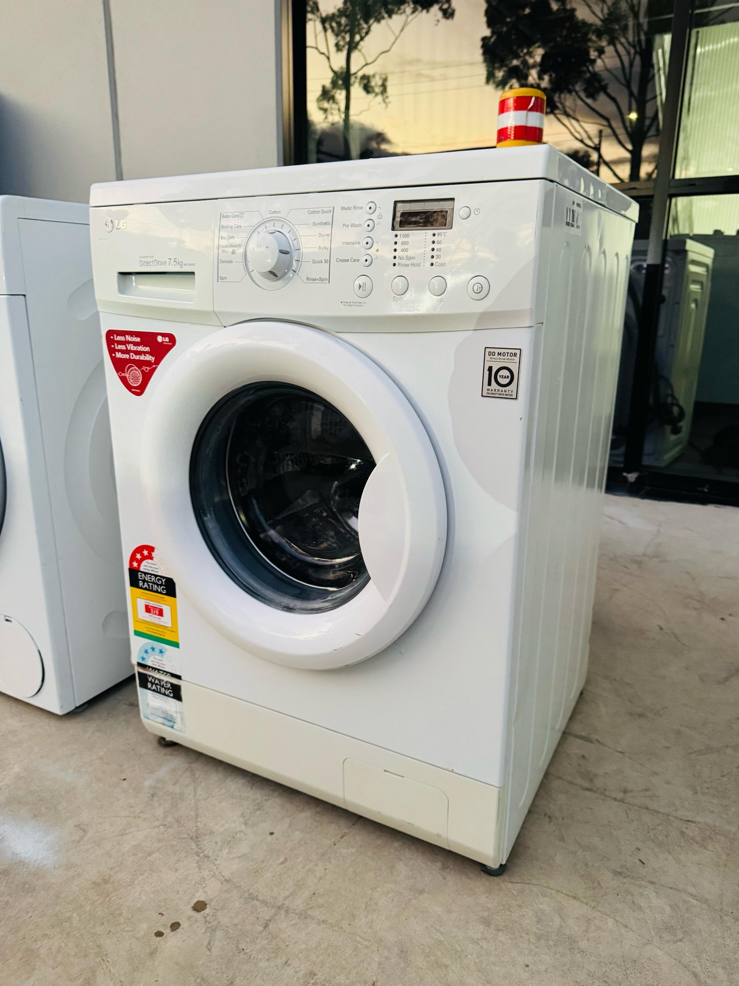 **LG 7.5KGS FRONT LOADER WASHING MACHINE** FREE DELIVERY