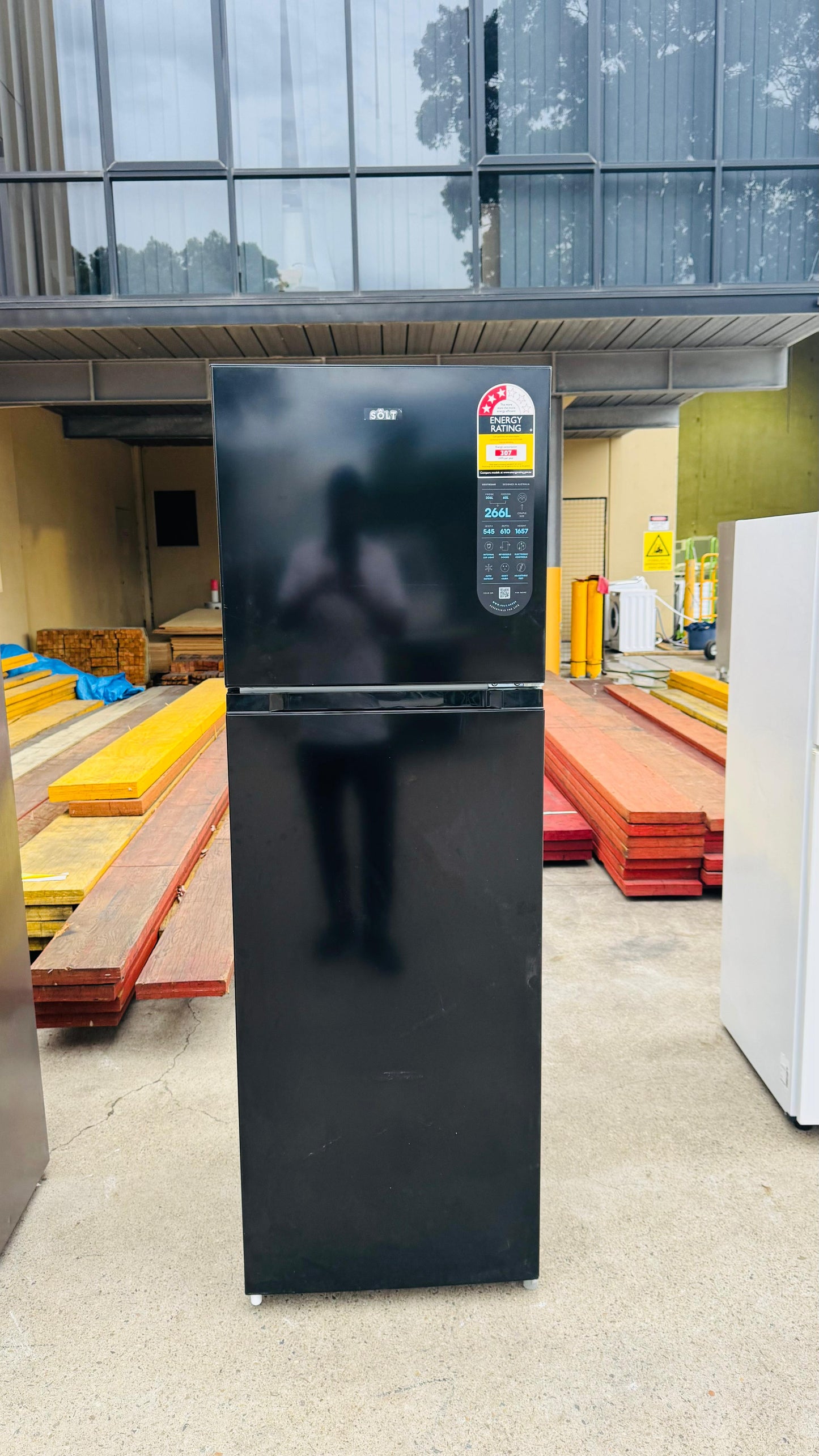 SOLT 266 LITRES FRIDGE FREEZER