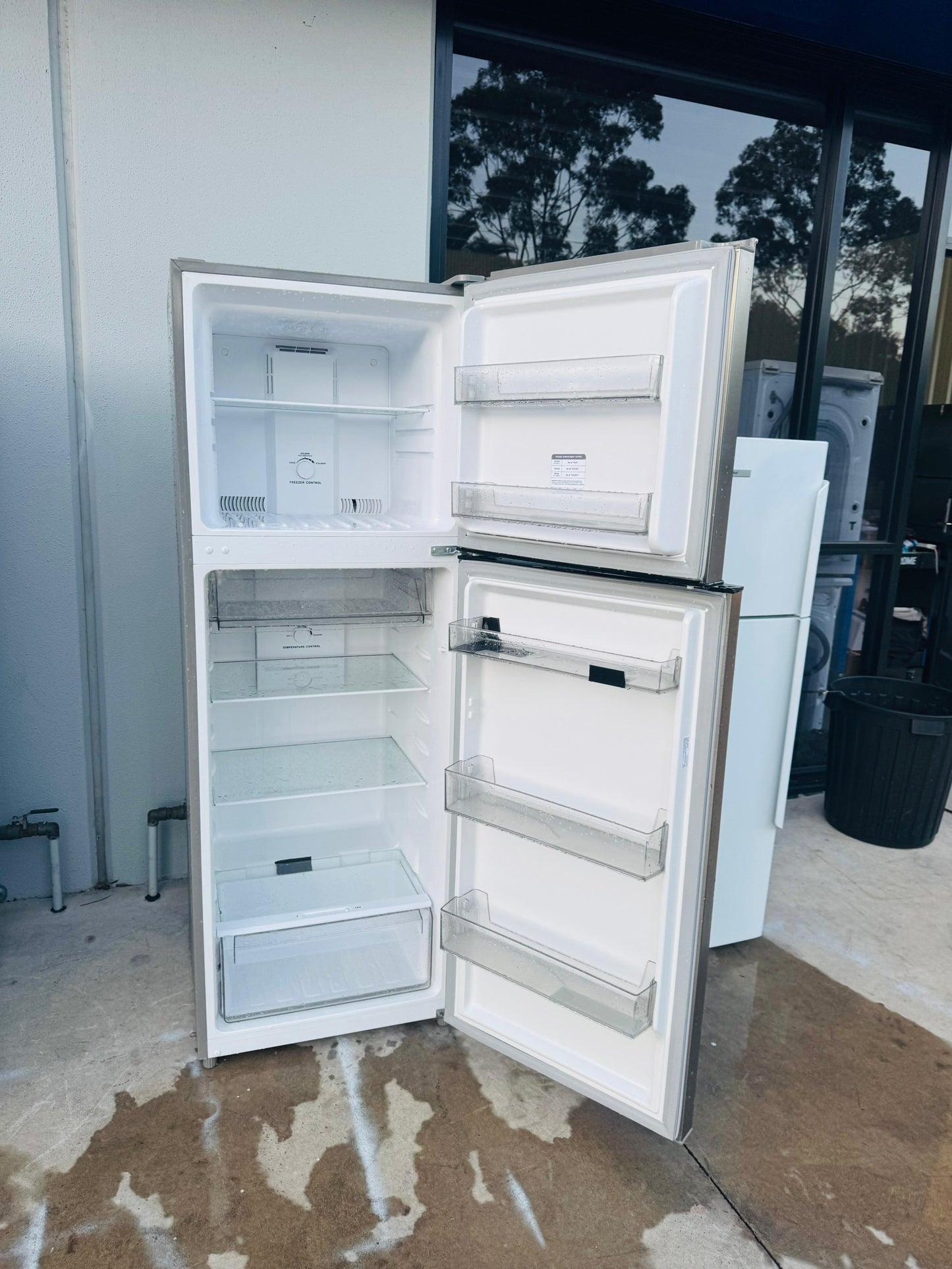 SEIKI 366 LITRES FRIDGE FREEZER