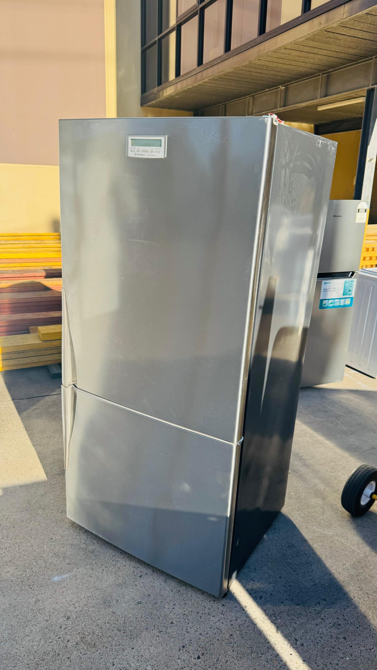 WESTINGHOUSE 505 LITRES FRIDGE FREEZER