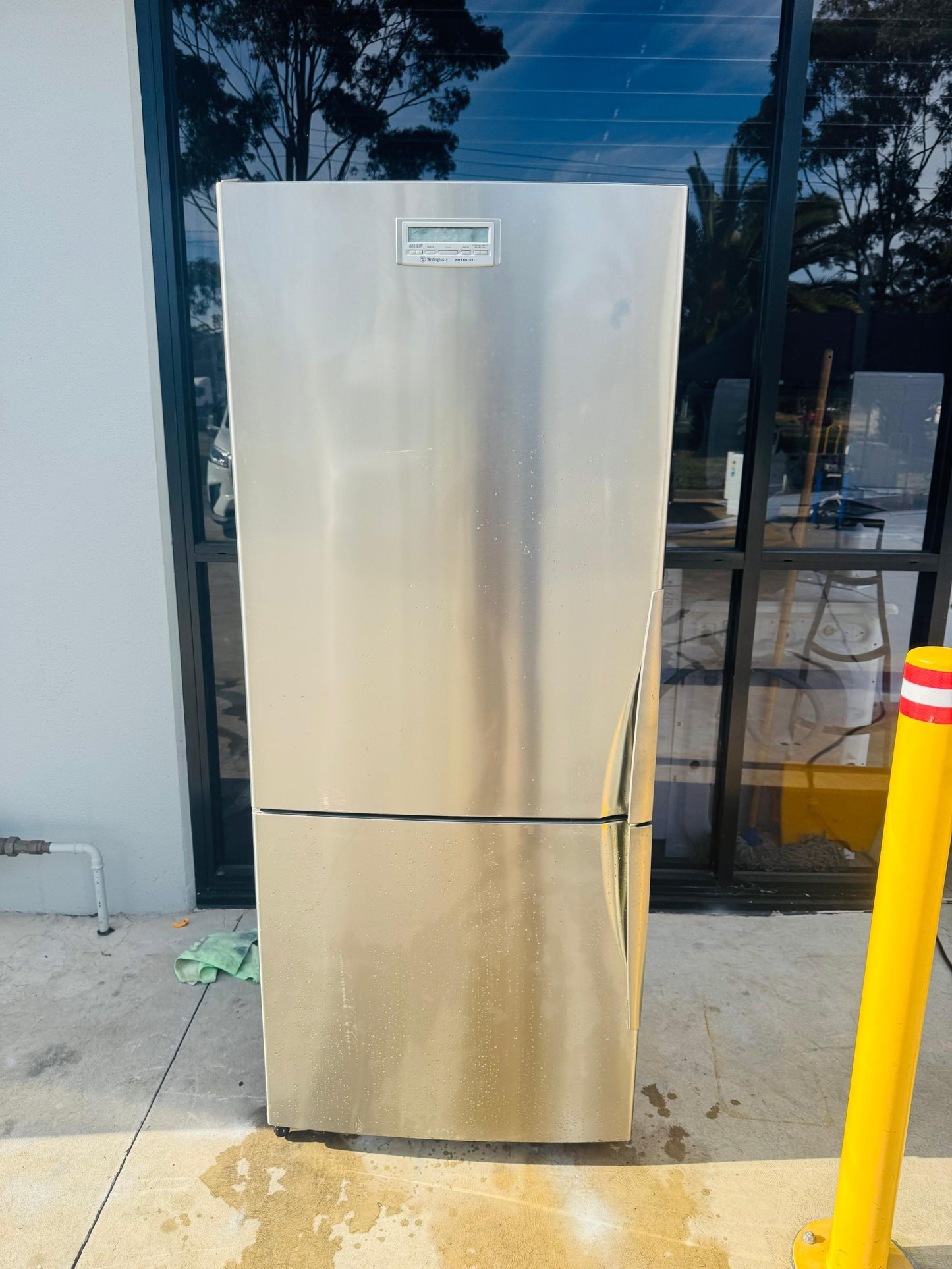 WESTINGHOUSE 380 LITRES FRIDGE FREEZER