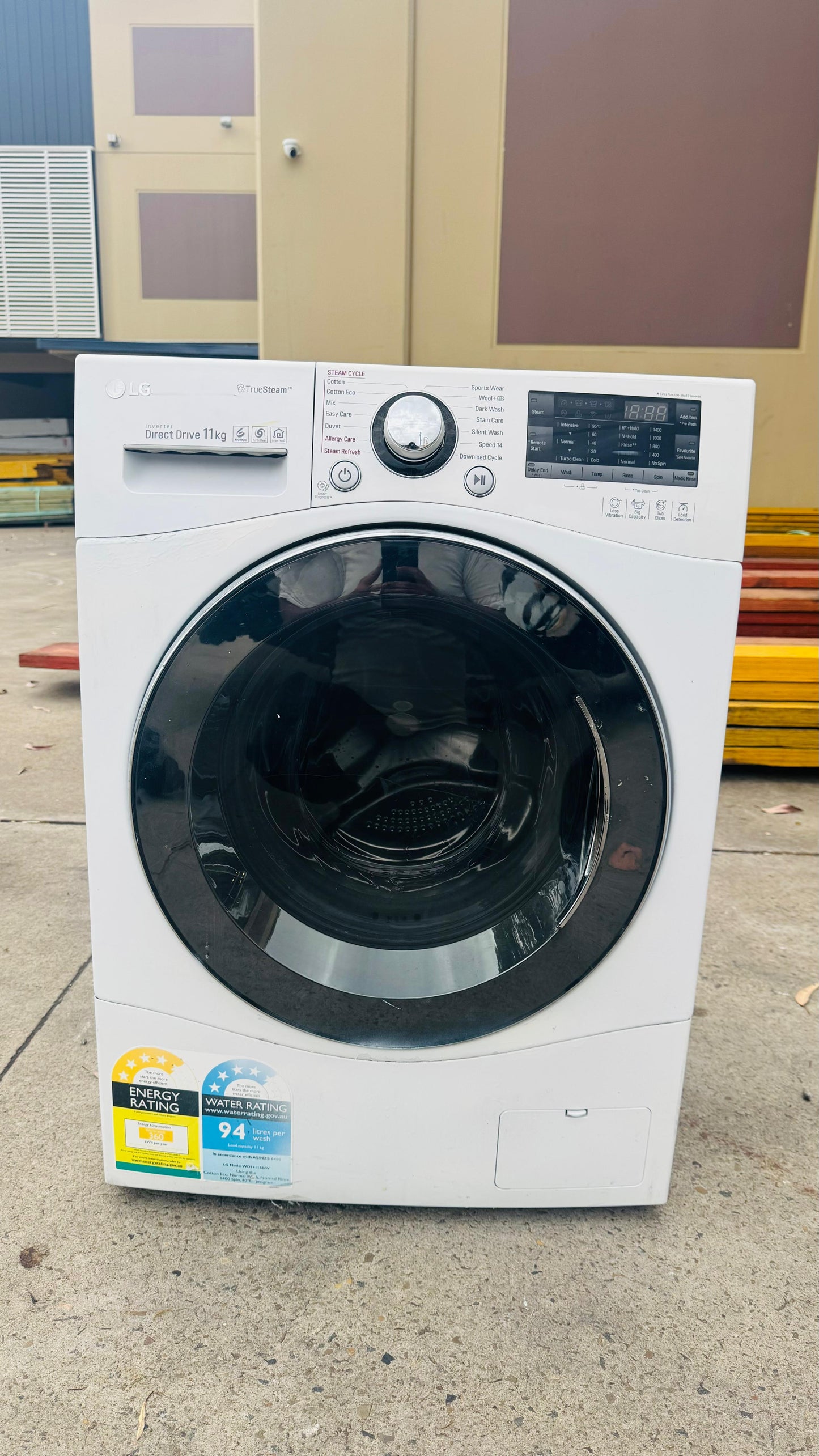 LG 11 KGS FRONT LOADER WASHING MACHINE
