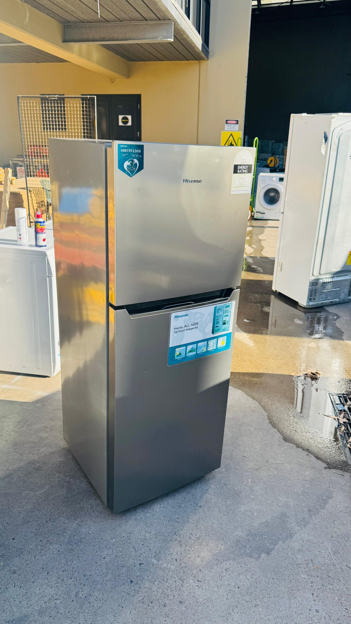 HISENSE 230 LITRES FRIDGE FREEZER