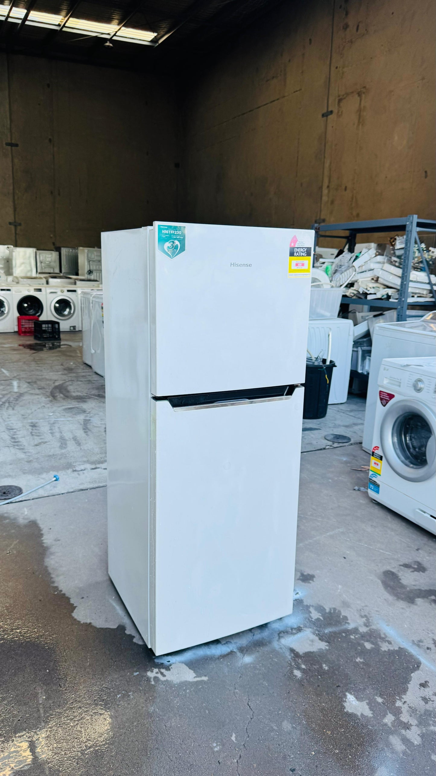 HISENSE 230 LITRES FRIDGE FREEZER