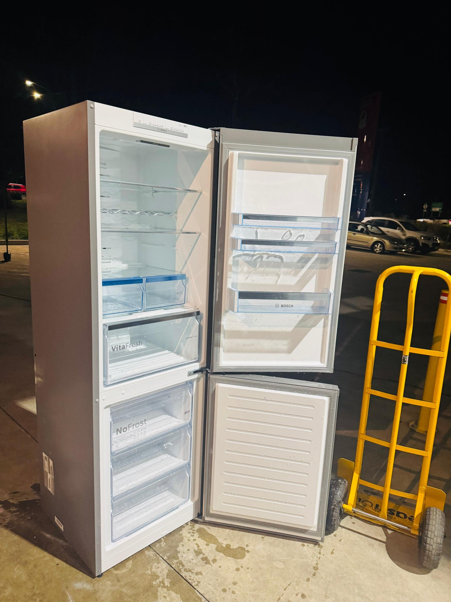 BOSCH 351 LITRES FRIDGE FREEZER
