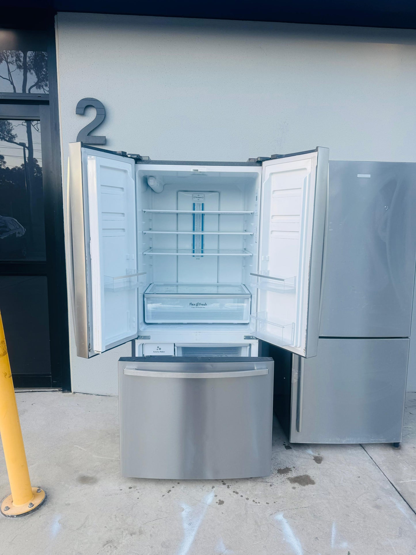 WESTING HOUSE FRENCH DOOR 524 FRIDGE FREEZER
