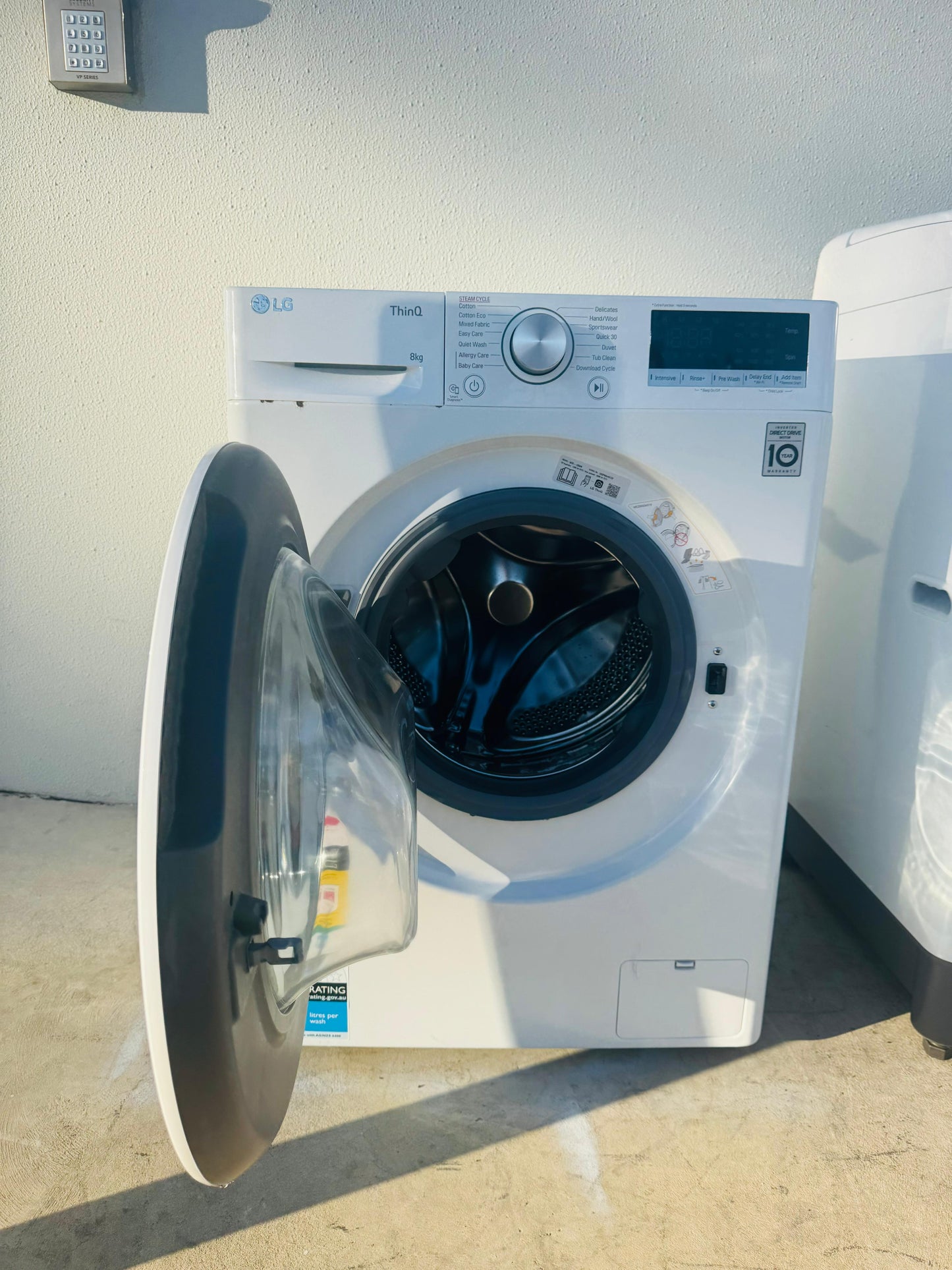 LG 8 KGS FRONT LOADER WASHING MACHINE