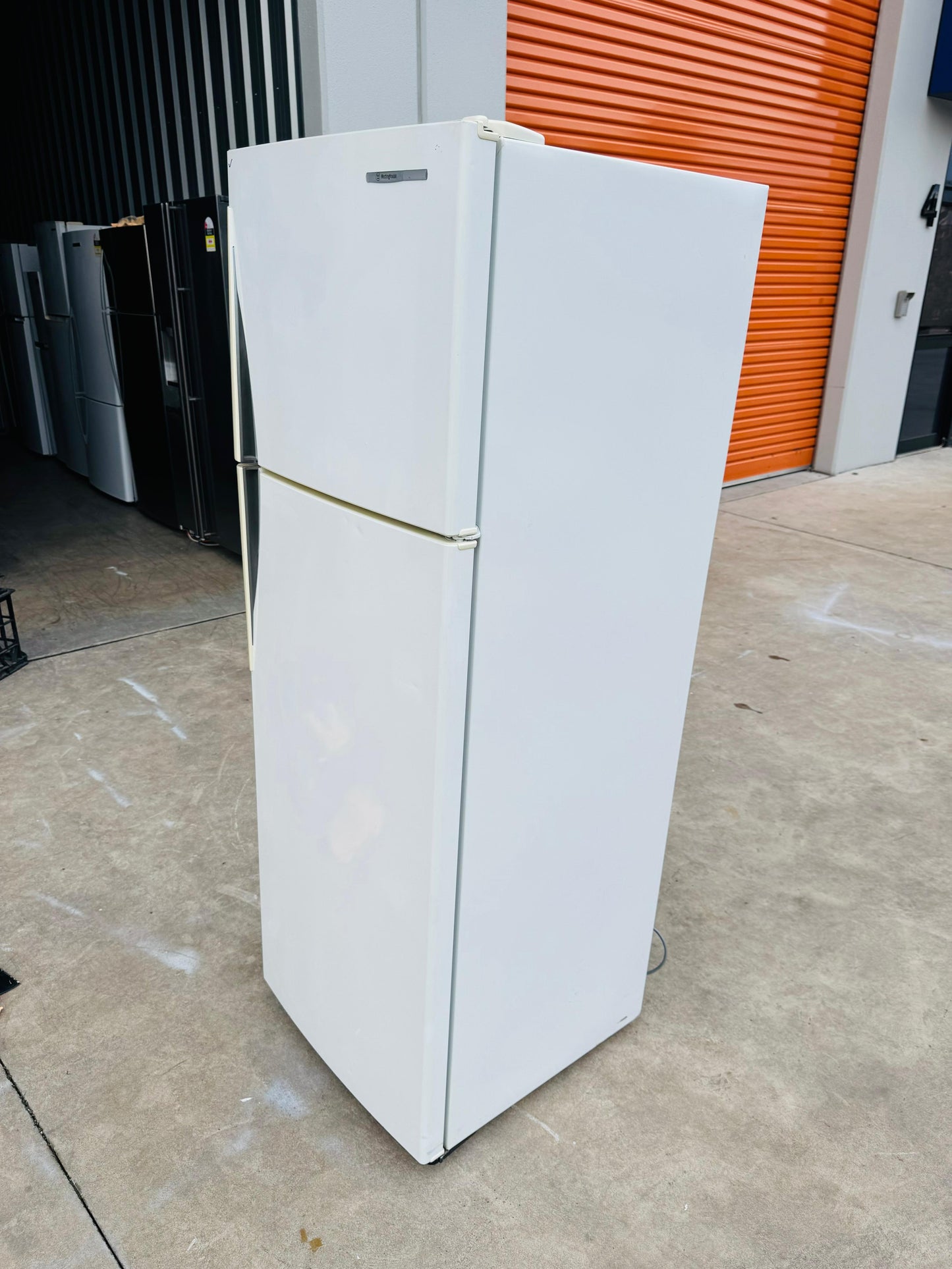 WESTING HOUSE 328 LITRES FRIDGE FREEZER