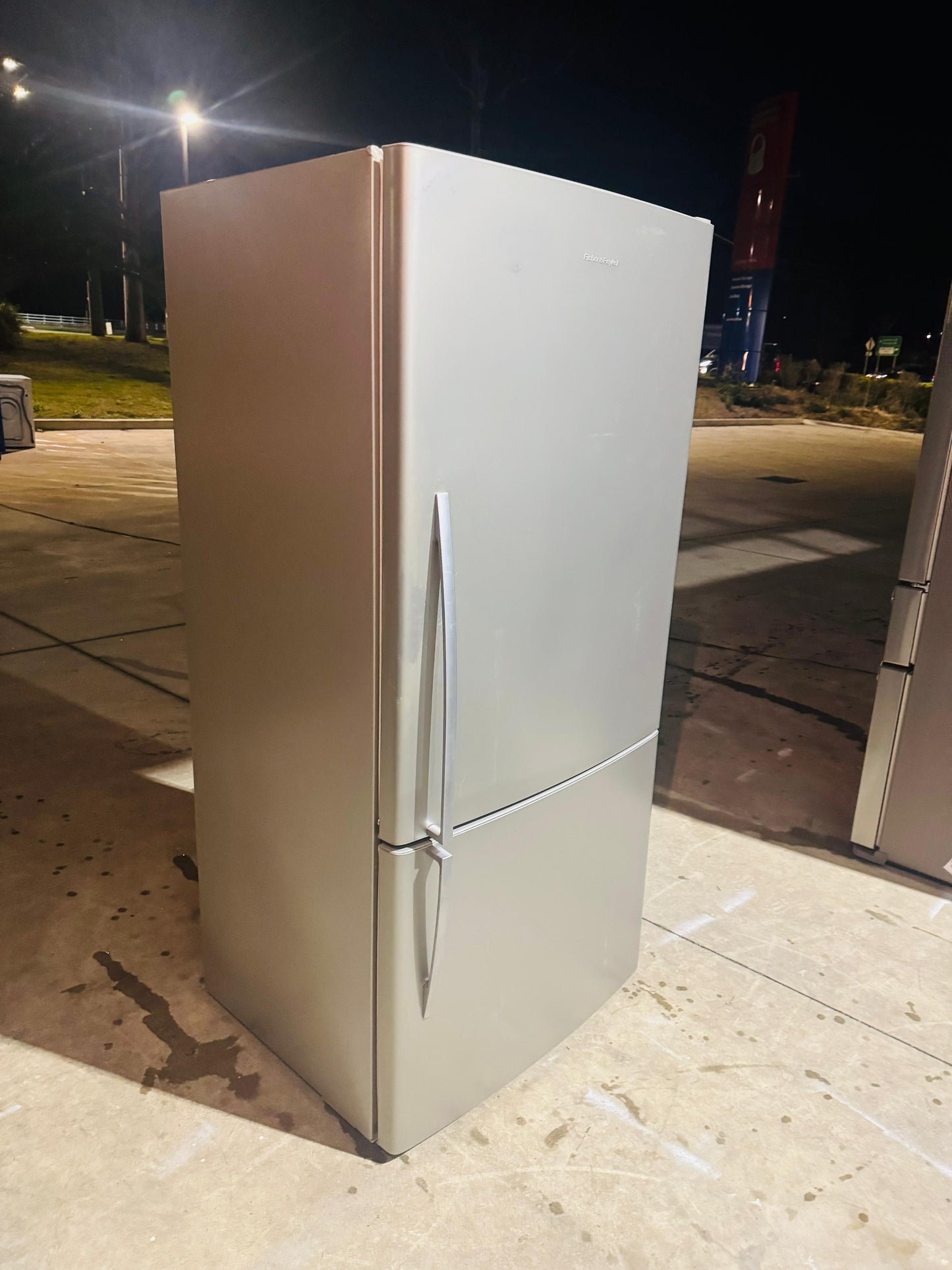 FISHER AND PAYKEL 519 LITRES FRIDGE FREEZER