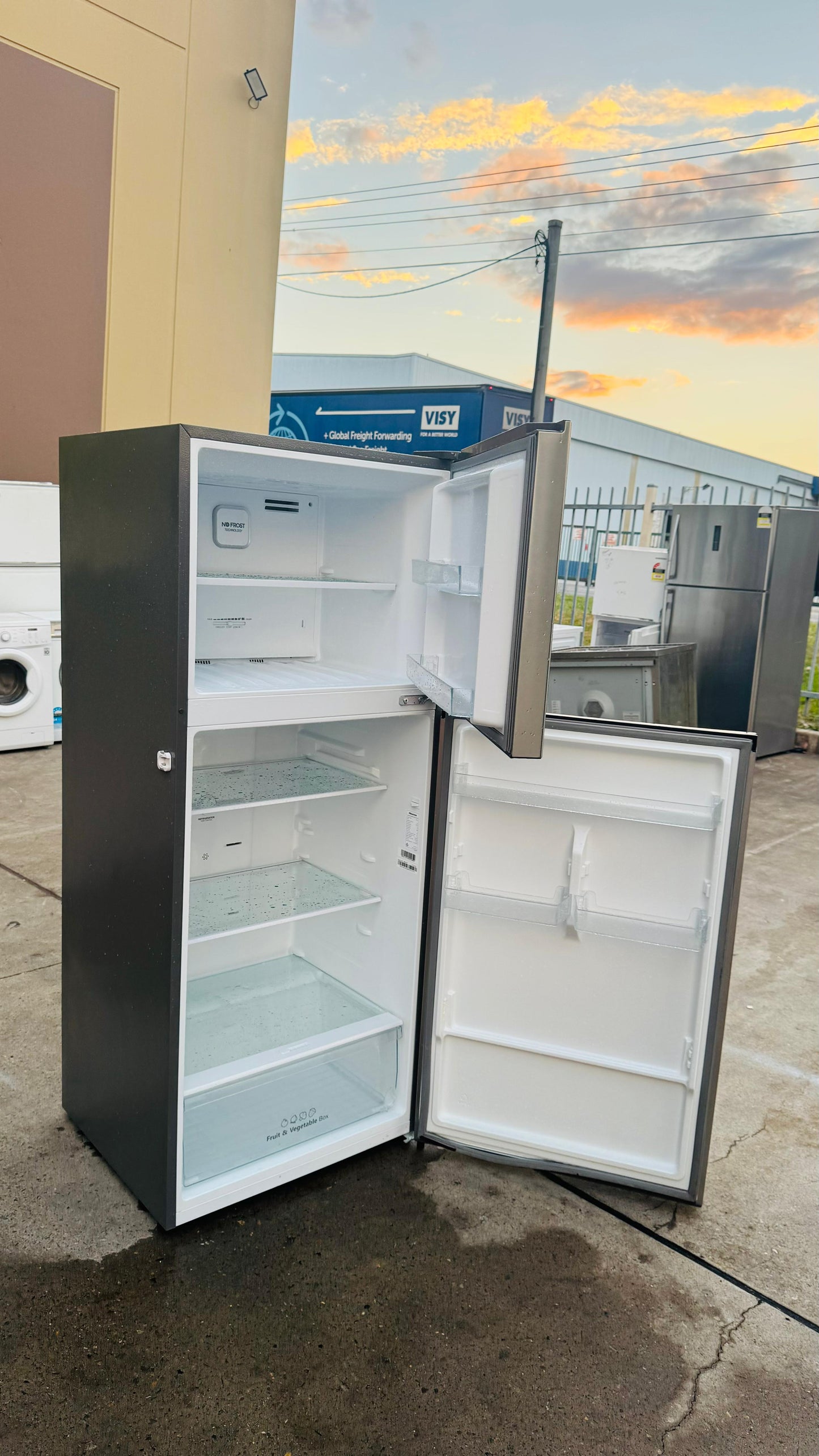 HISENSE 424 LITERS FRIDGE FREEZER