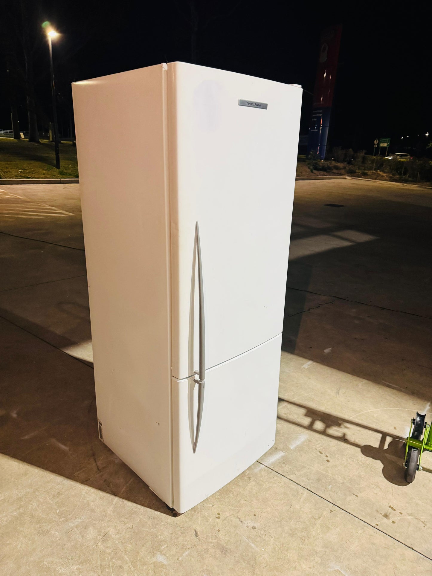FISHER AND PAYKEL 403 LITRES FRIDGE FREEZER