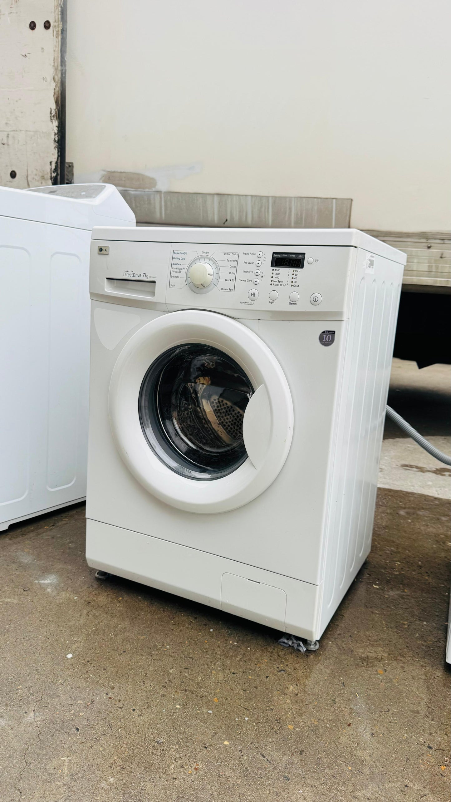 LG 7KGS FRONT LOADER WASHING MACHINE