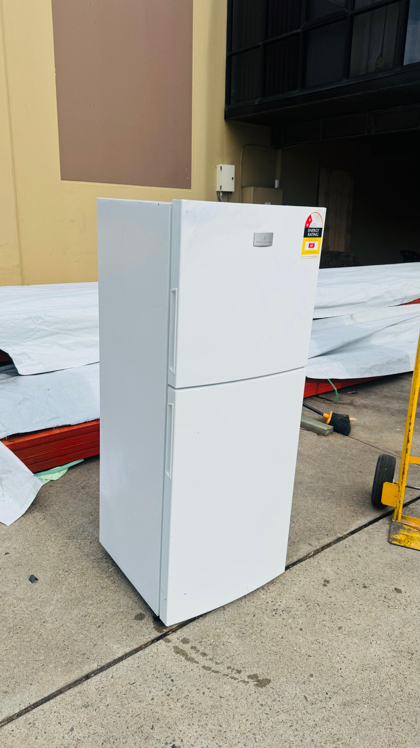 KELVINATOE 231 LITRES FRIDGE FREEZER