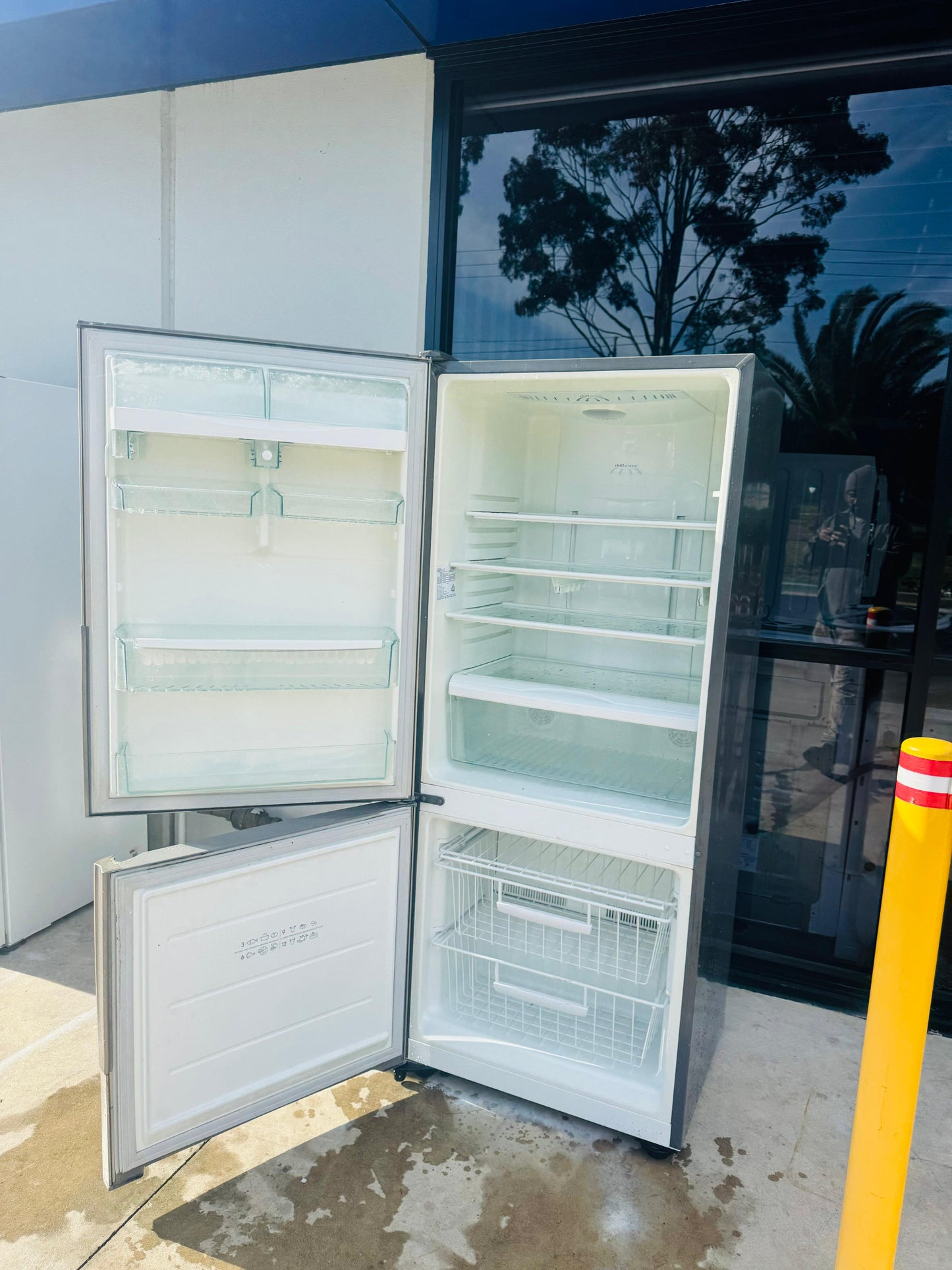 WESTINGHOUSE 380 LITRES FRIDGE FREEZER