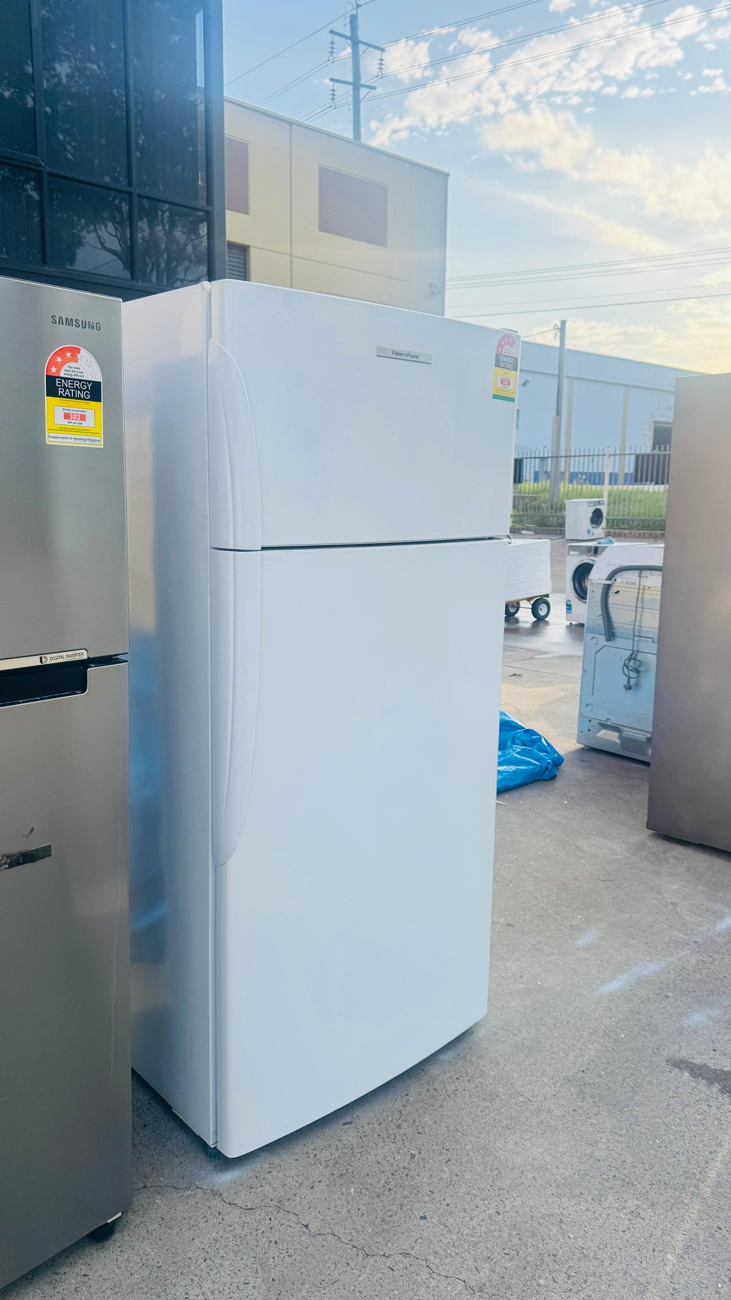 FISHER AND PAYKEL 517 LITRES FRIDGE FREEZER