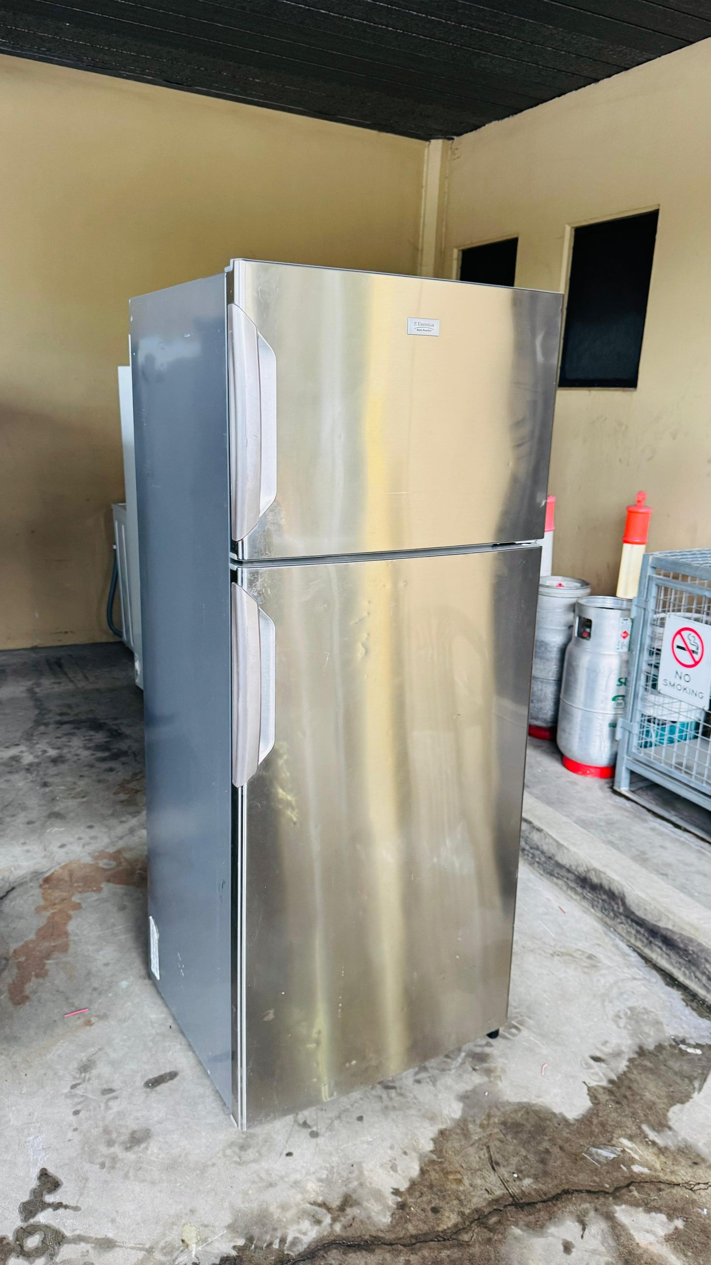 ELECTROLUX 390 LITRES FRIDGE FREEZER