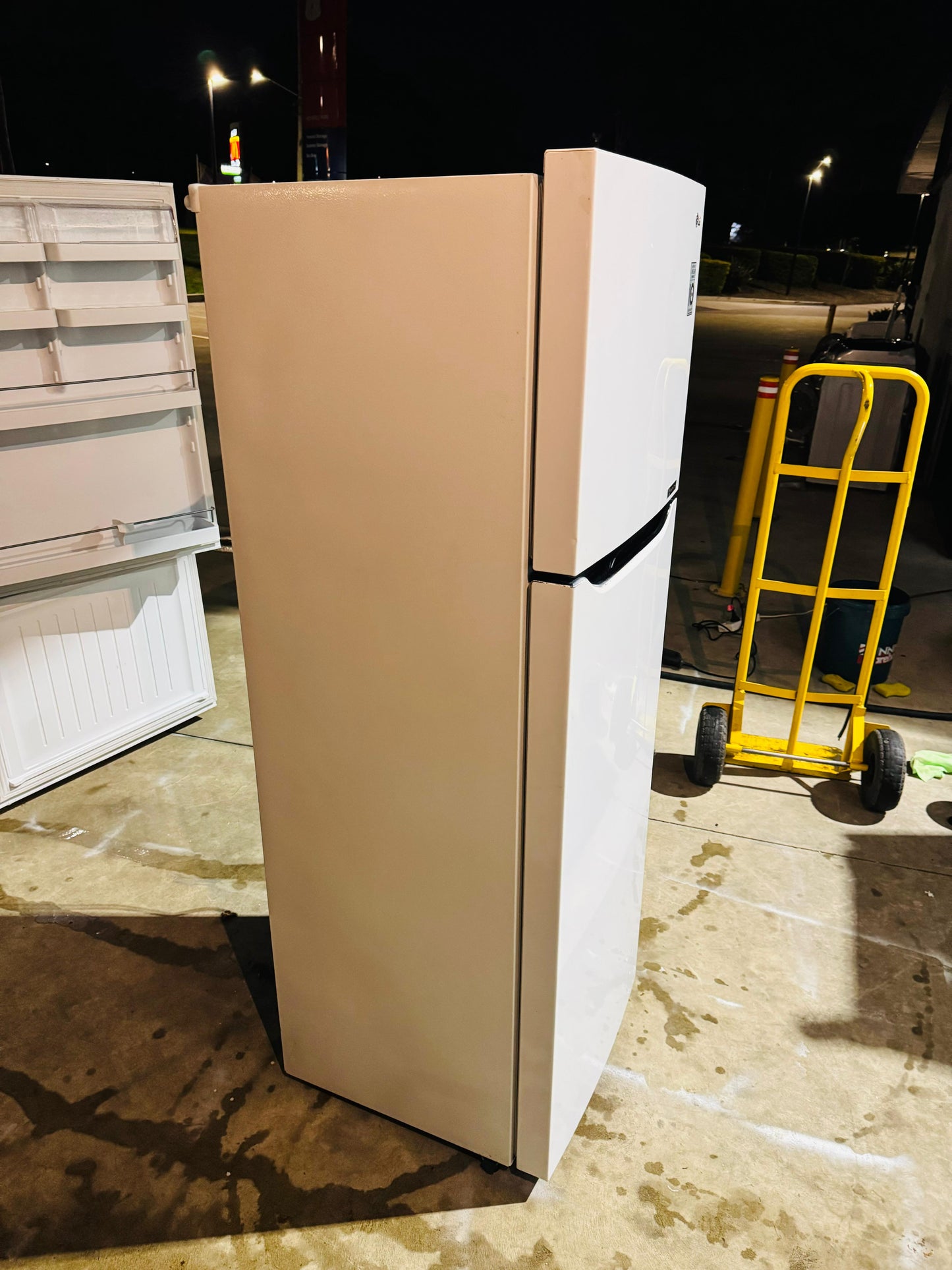 LG 279 LITRES FRIDGE FREEZER
