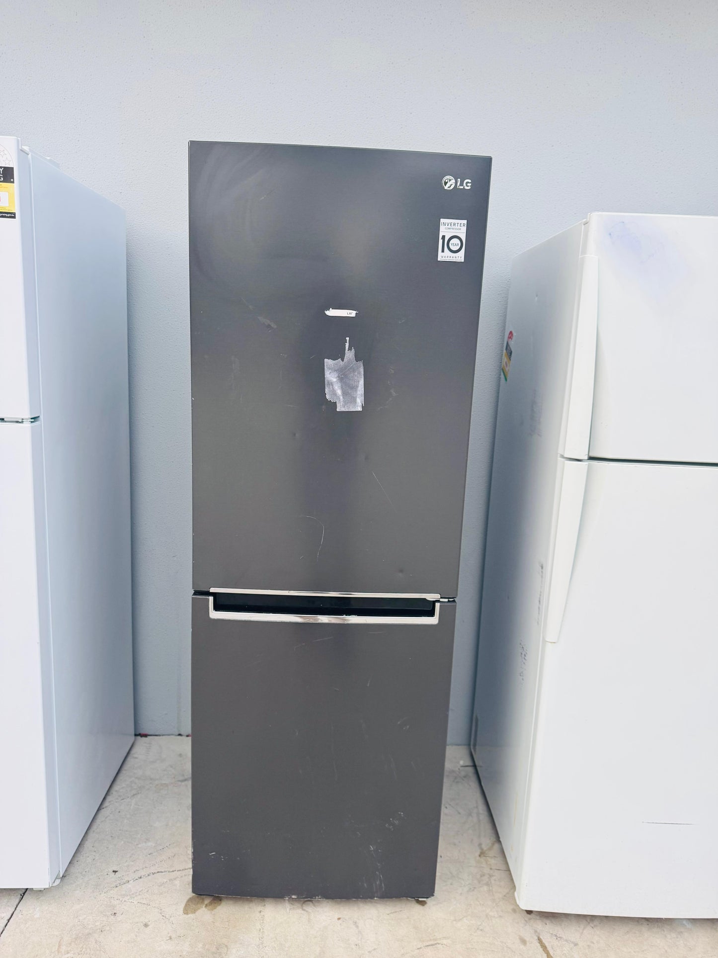 LG 335 LITRES FRIDGE FREEZER AND WATER DISPENSER