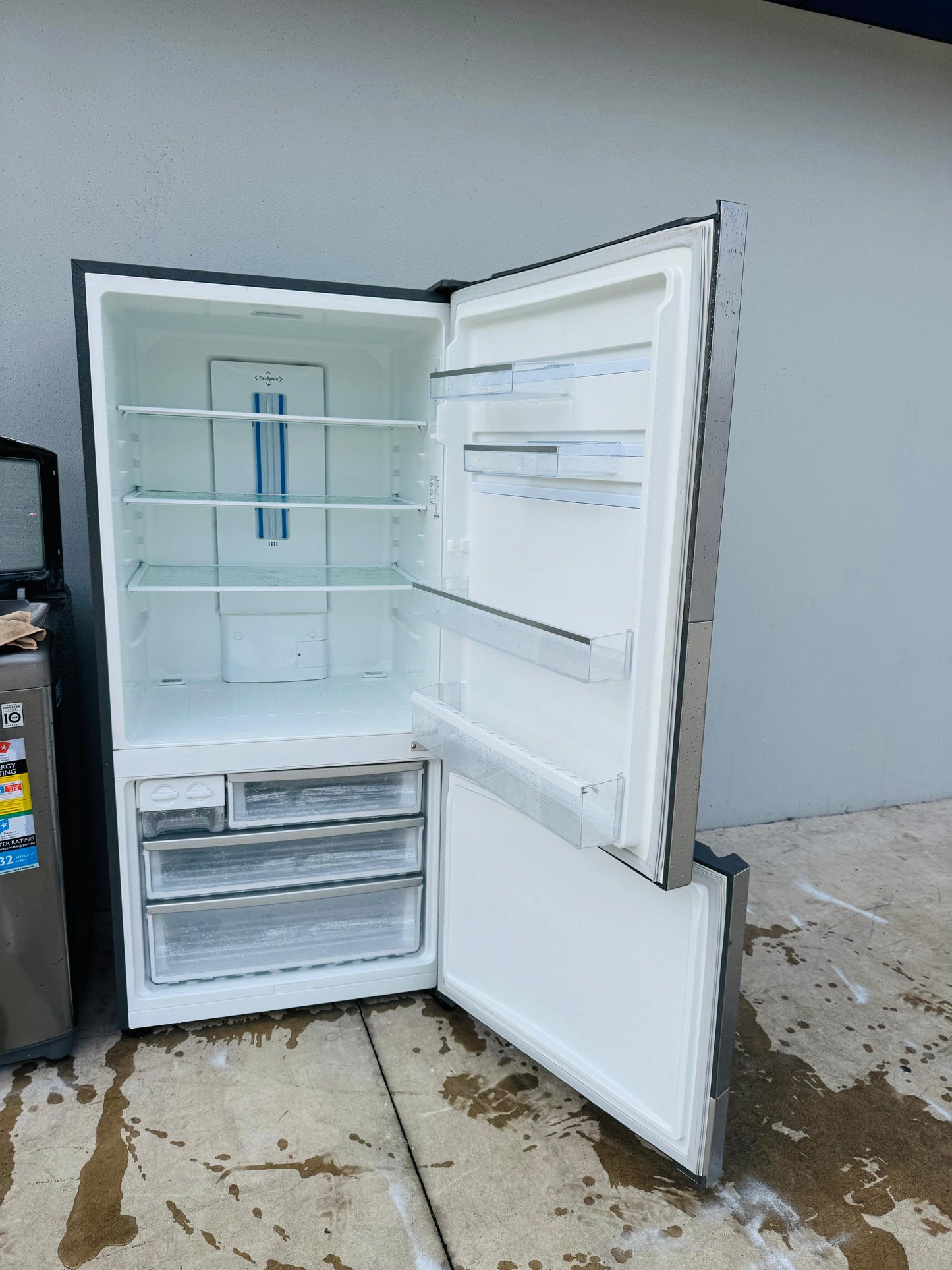 WESTING HOUSE 529 LITRES FRIDGE FREEZER