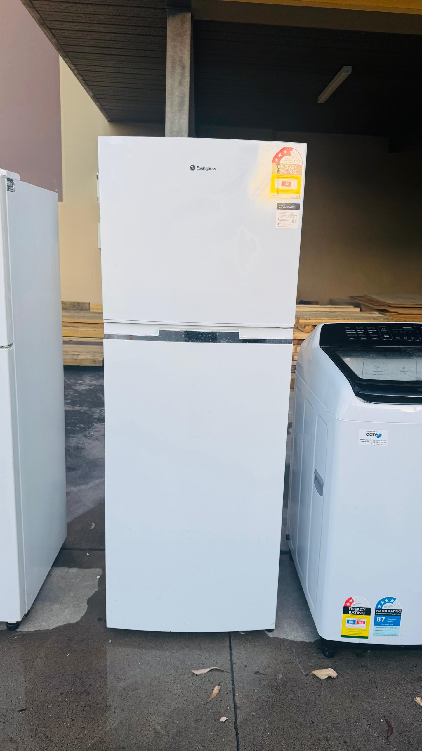 WESTINGHOUSE 339 LITRES FRIDGE FREEZER