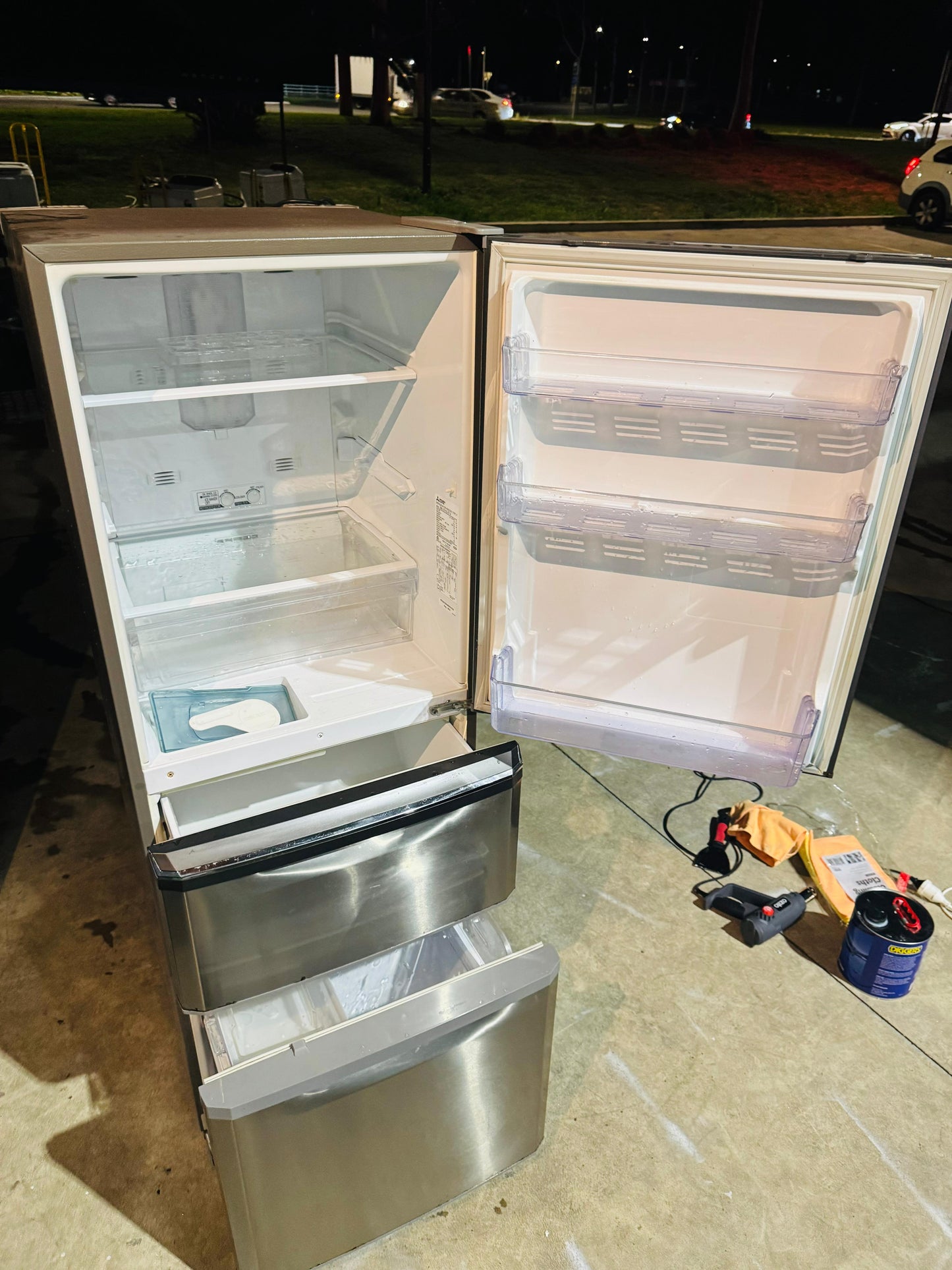 MITSUBISHI 370 LITRES FRIDGE FREEZER