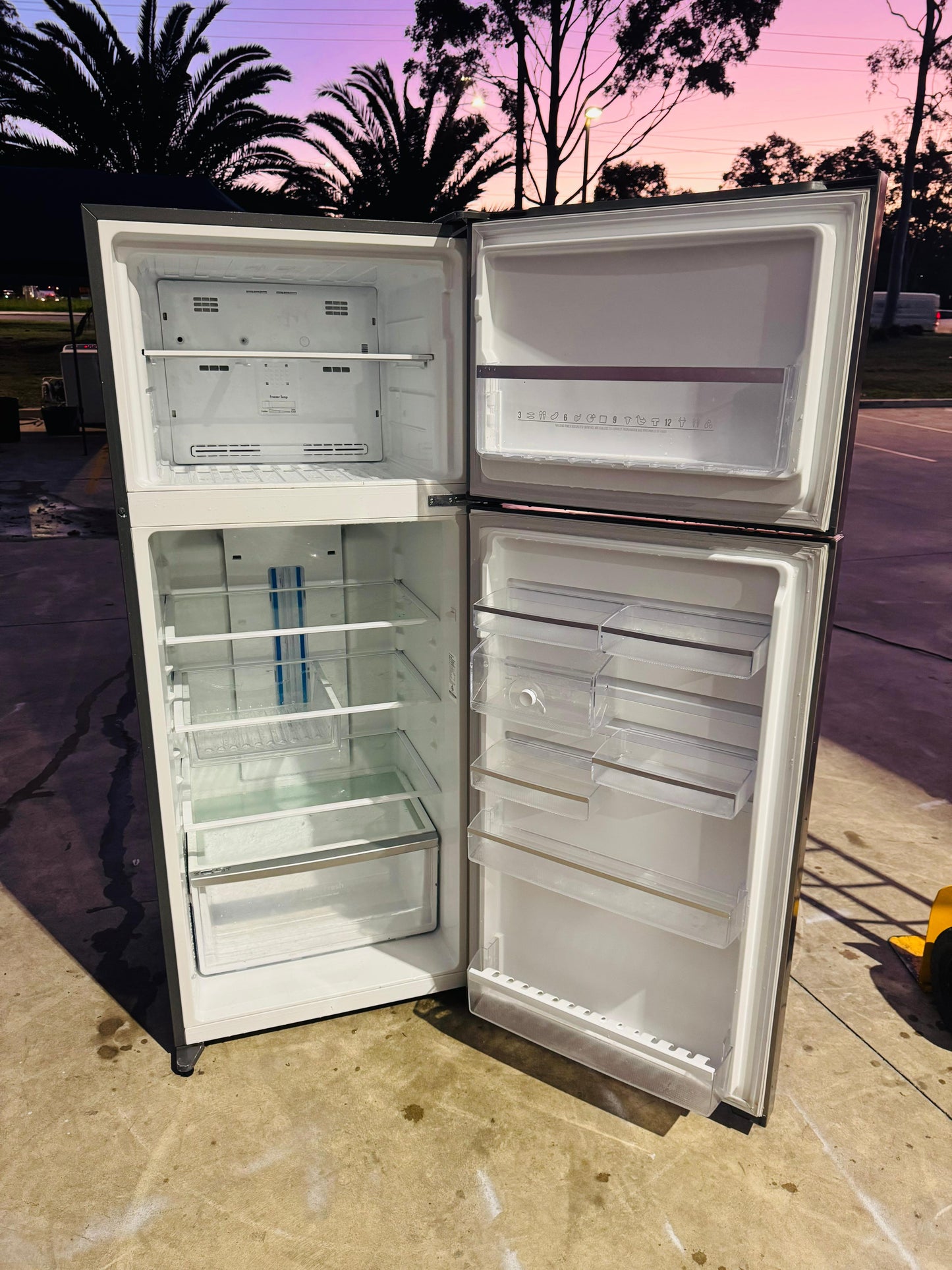 WESTING HOUSE 462 LITRES FRIDGE FREEZER