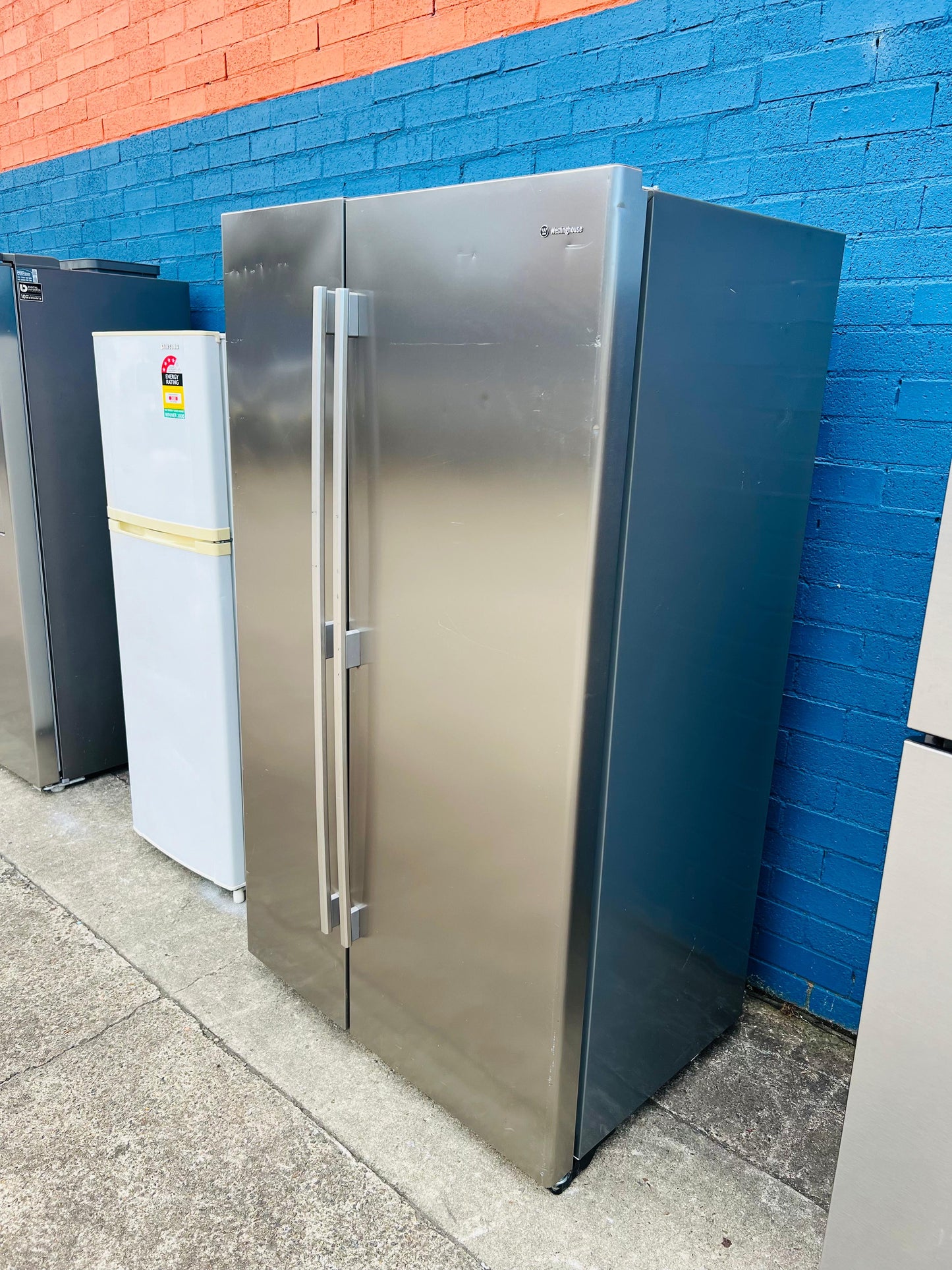 **WESTINGHOUSE SIDE BY SIDE 700 LITRES FRIDGE FREEZER**