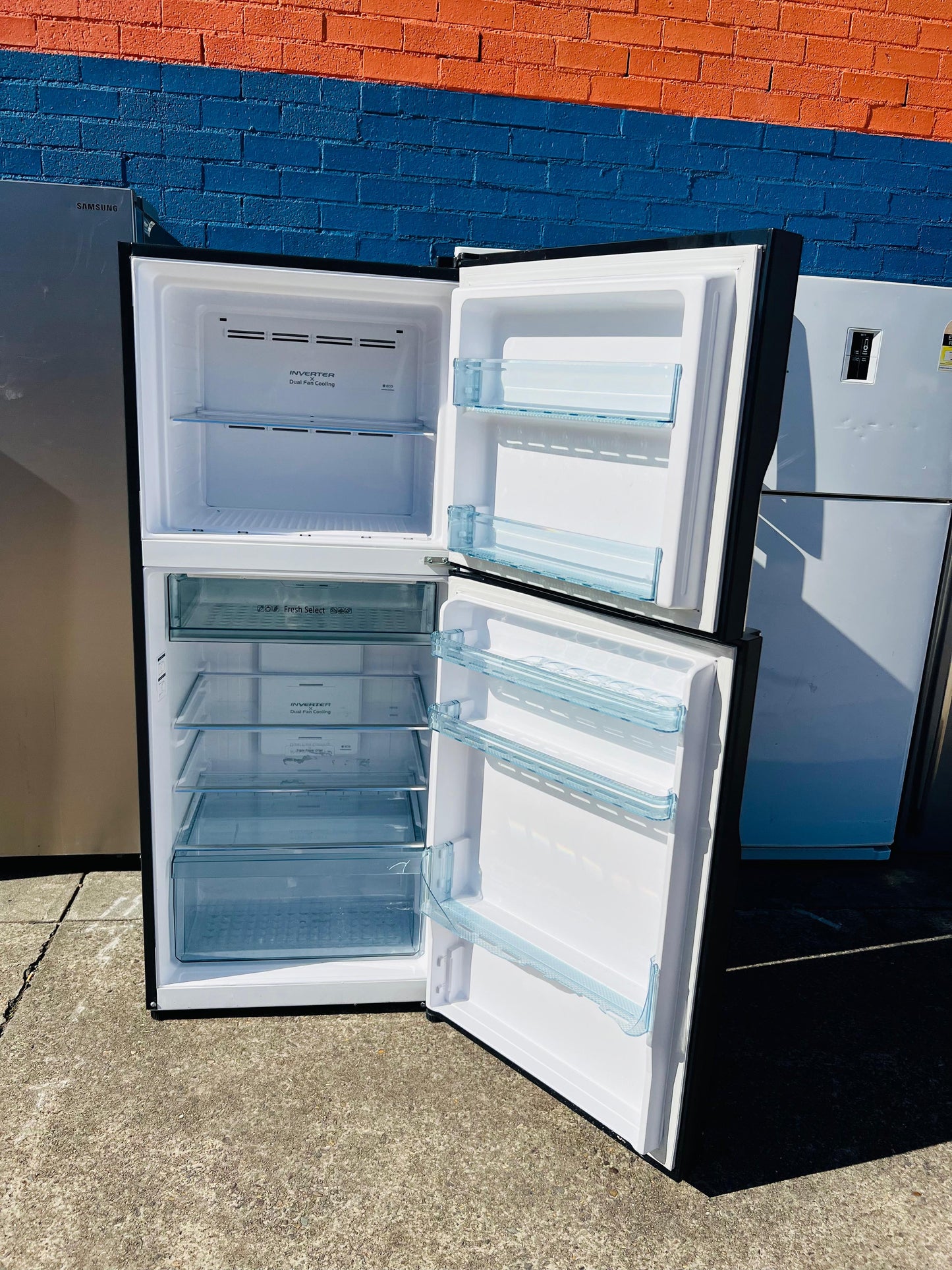 **HITACHI 375 LITRES FRIDGE FREEZER**