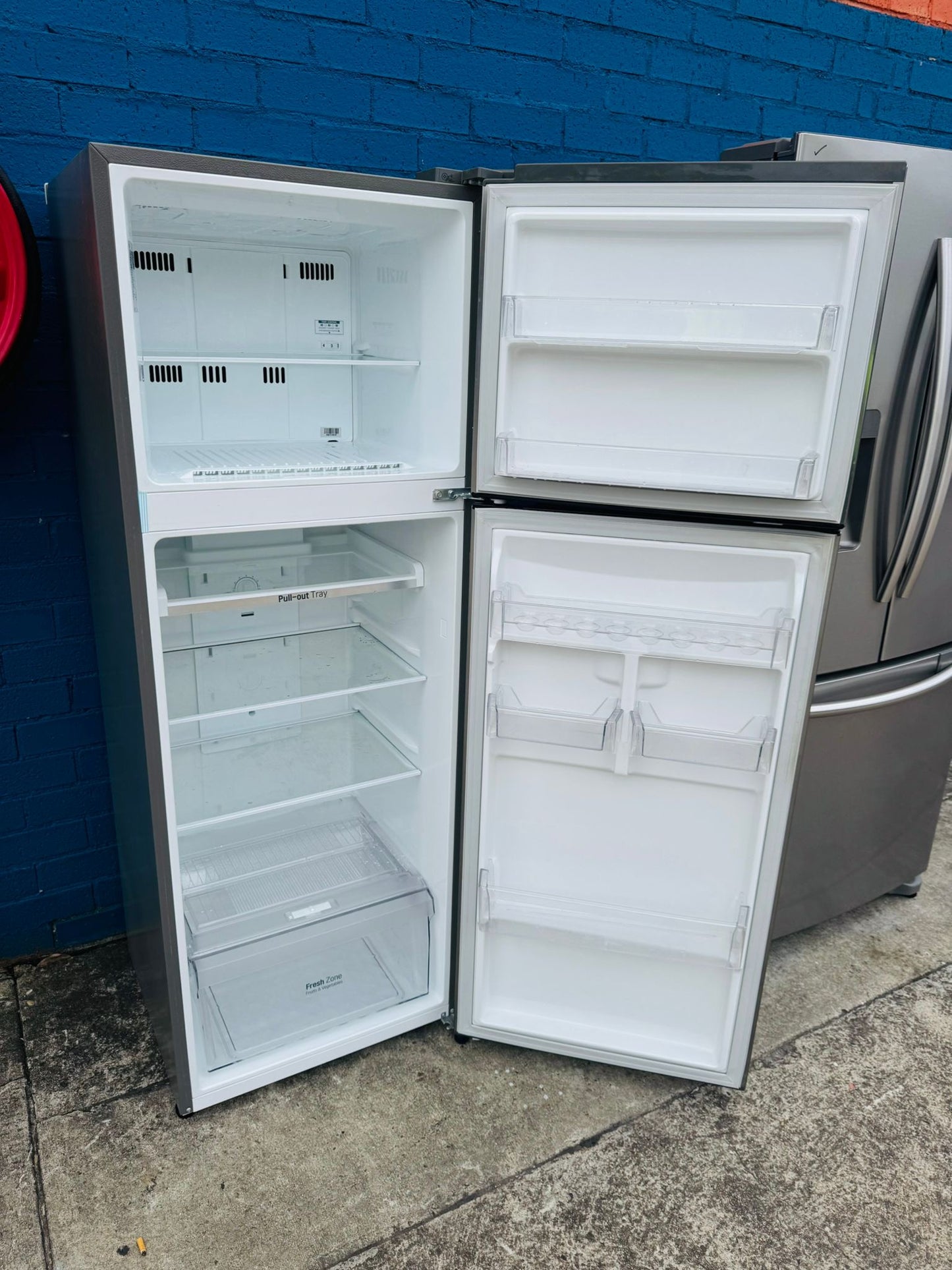 **LG 332 LITRES FRIDGE FREEZER**