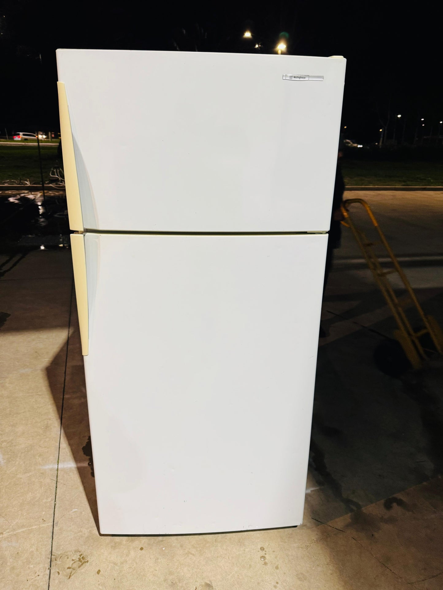 **WESTINGHOUSE 517 LITRES FRIDGE FREEZER**